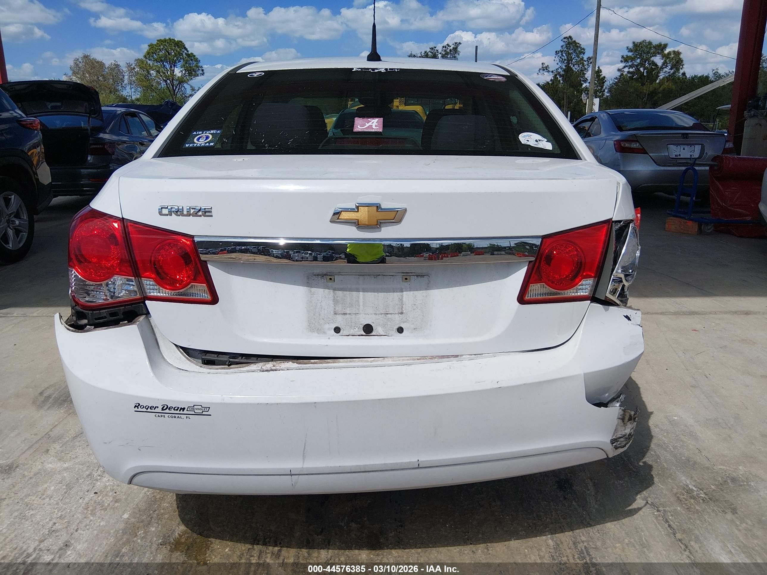2014 Chevrolet Cruze Ls Auto White vin: 1G1PA5SH7E7215006