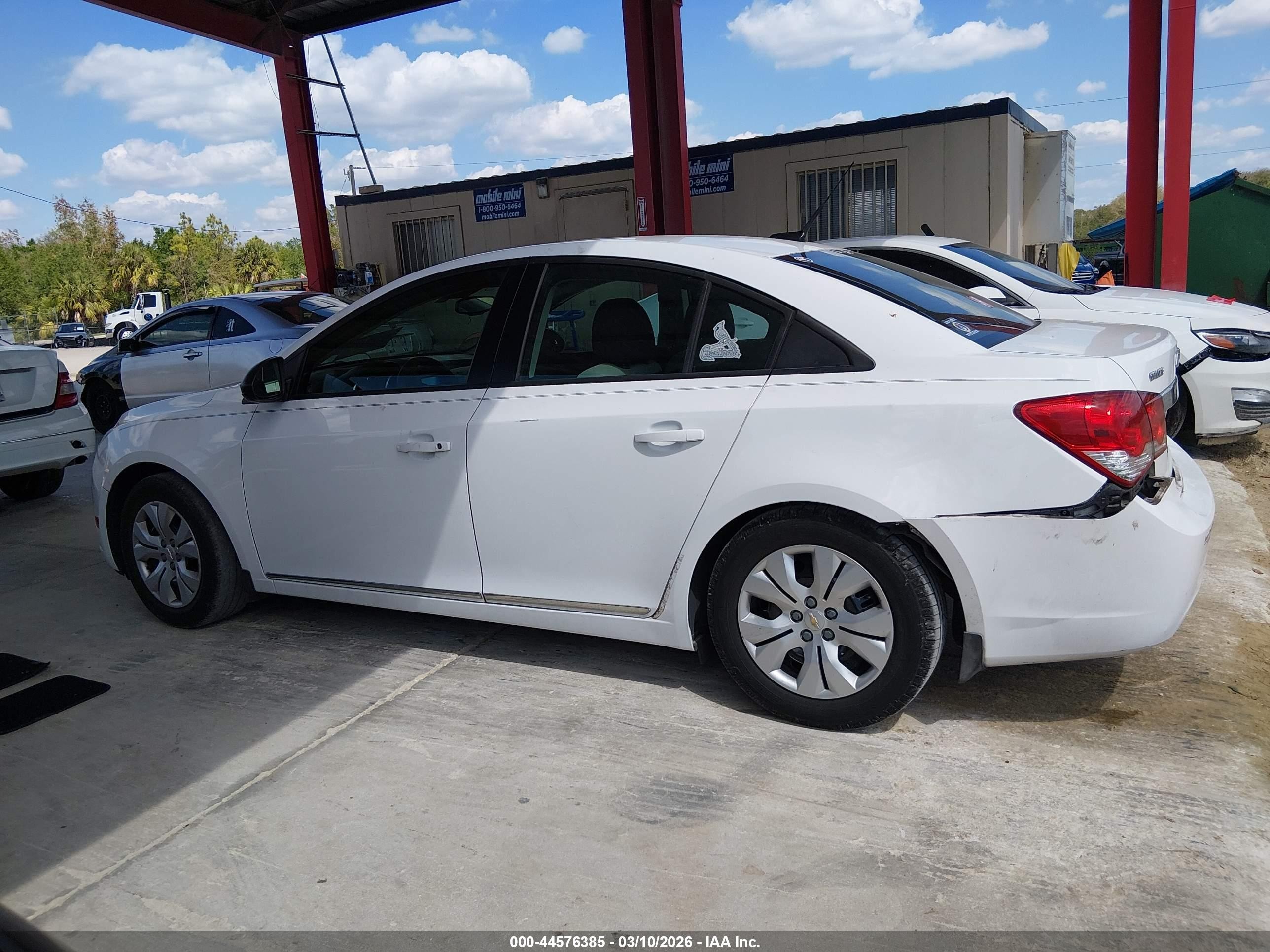 2014 Chevrolet Cruze Ls Auto White vin: 1G1PA5SH7E7215006