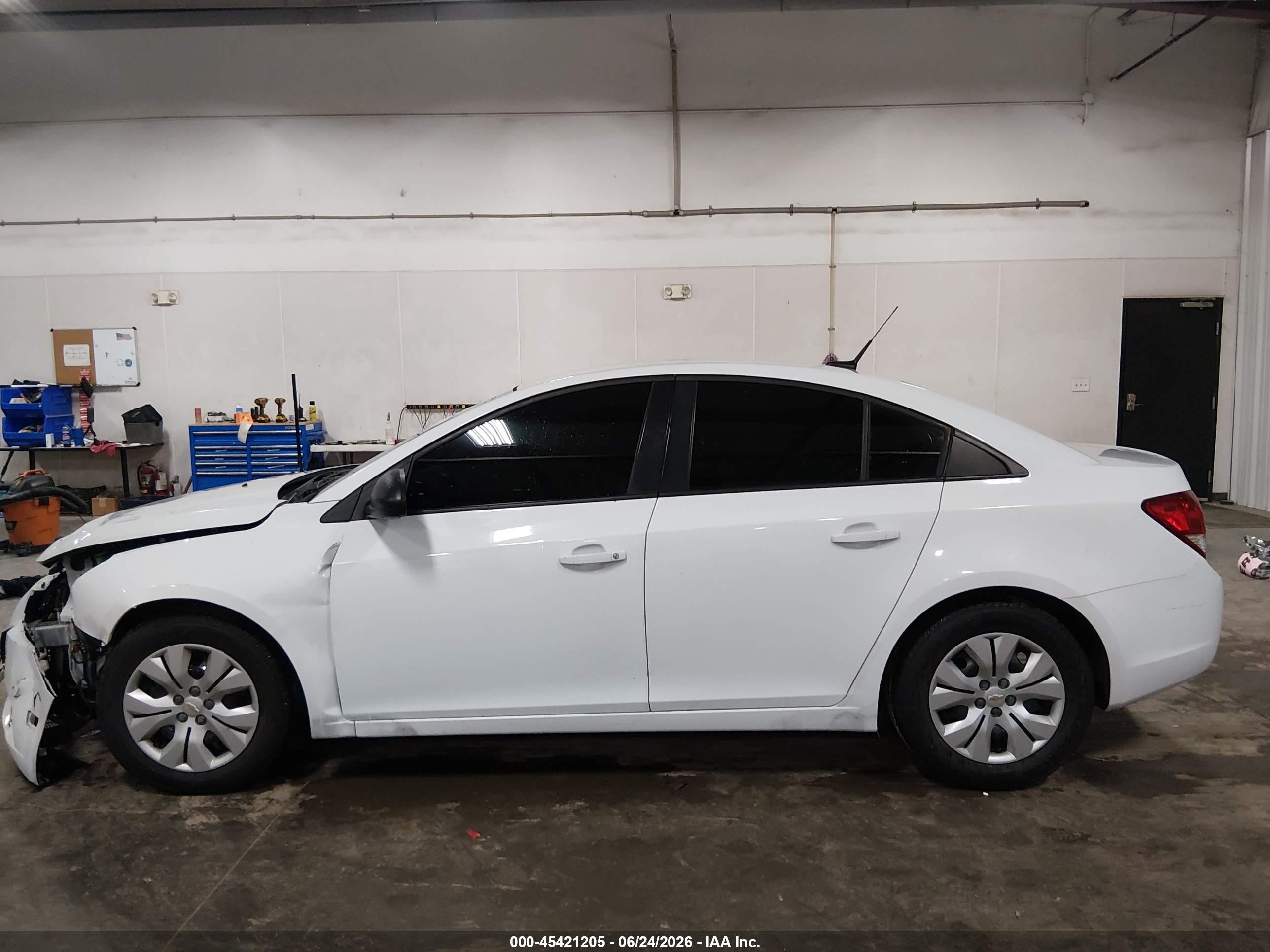 2013 Chevrolet Cruze Ls Auto White vin: 1G1PA5SH8D7329997