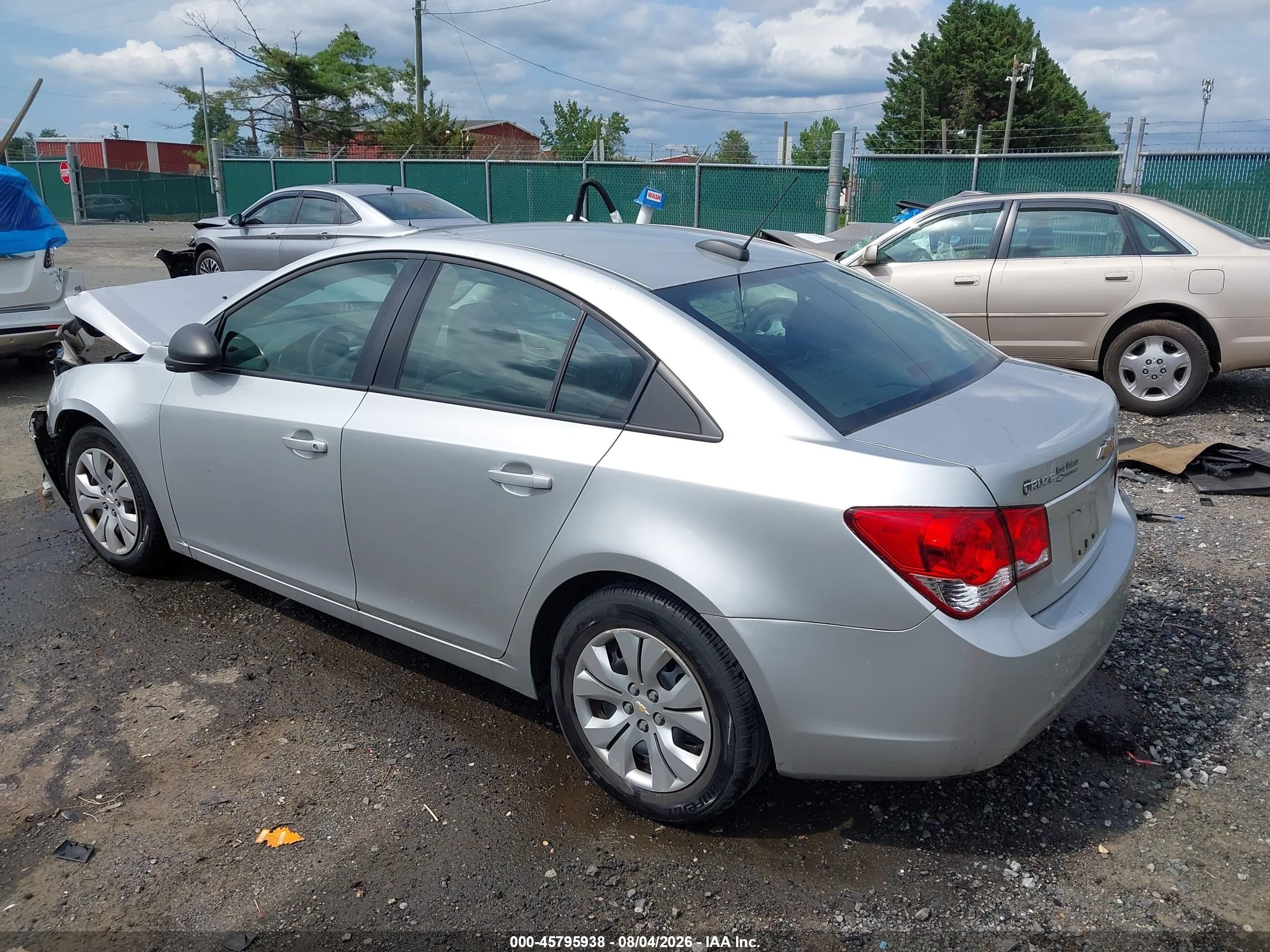 2015 Chevrolet Cruze Ls Auto Серебряный vin: 1G1PA5SH8F7190182