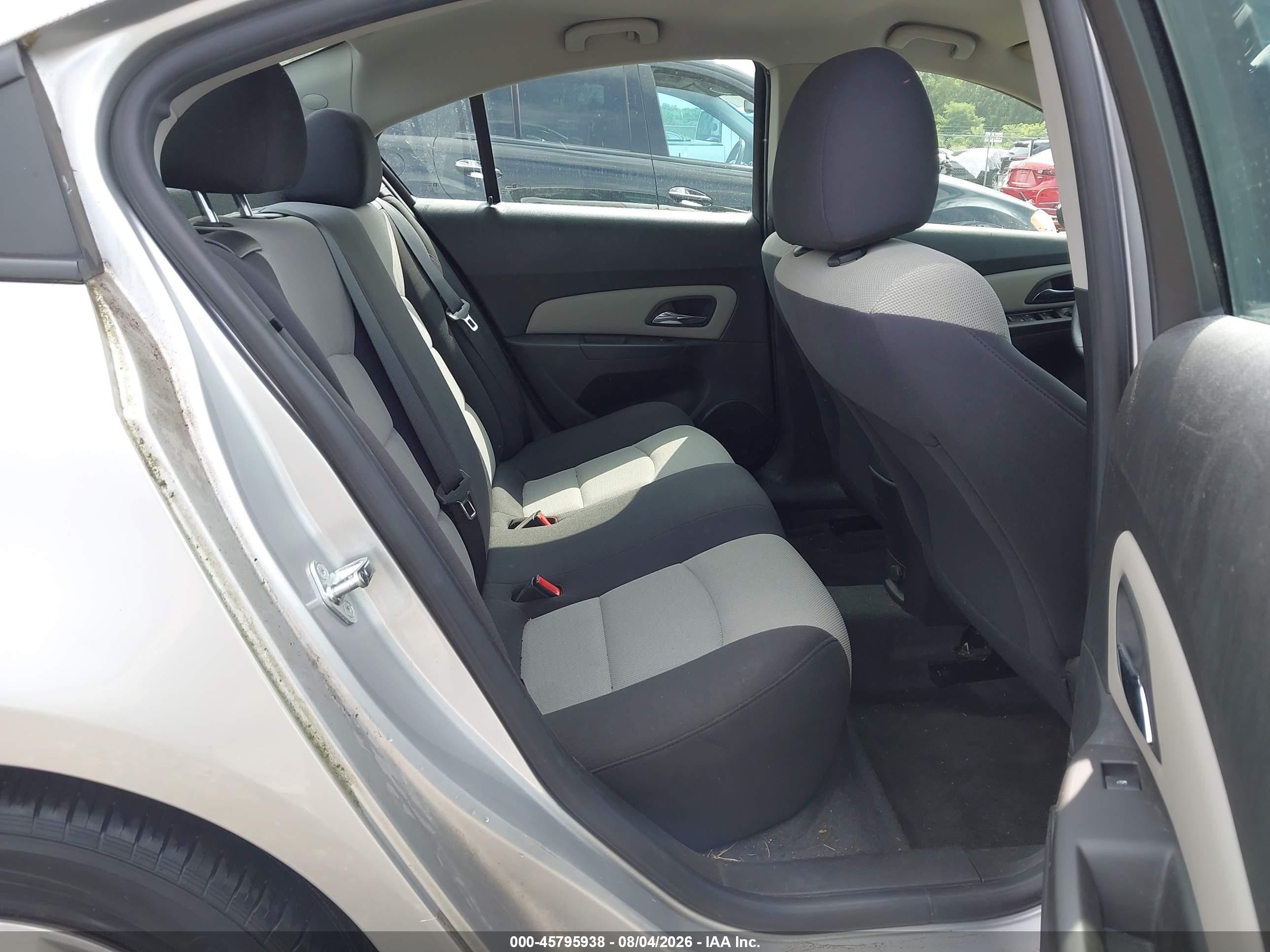 2015 Chevrolet Cruze Ls Auto Серебряный vin: 1G1PA5SH8F7190182