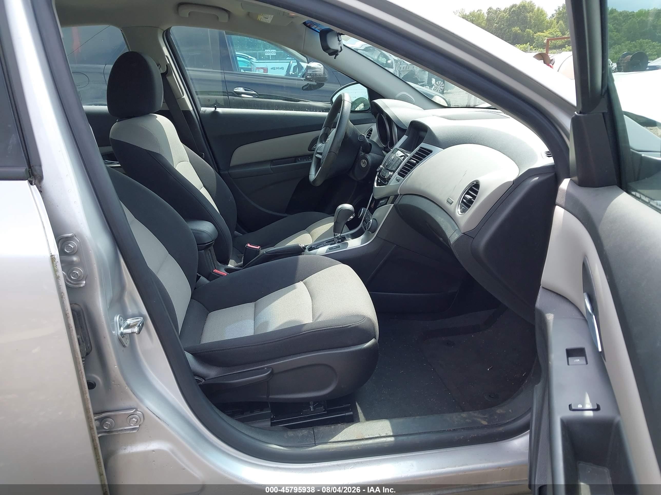 2015 Chevrolet Cruze Ls Auto Серебряный vin: 1G1PA5SH8F7190182