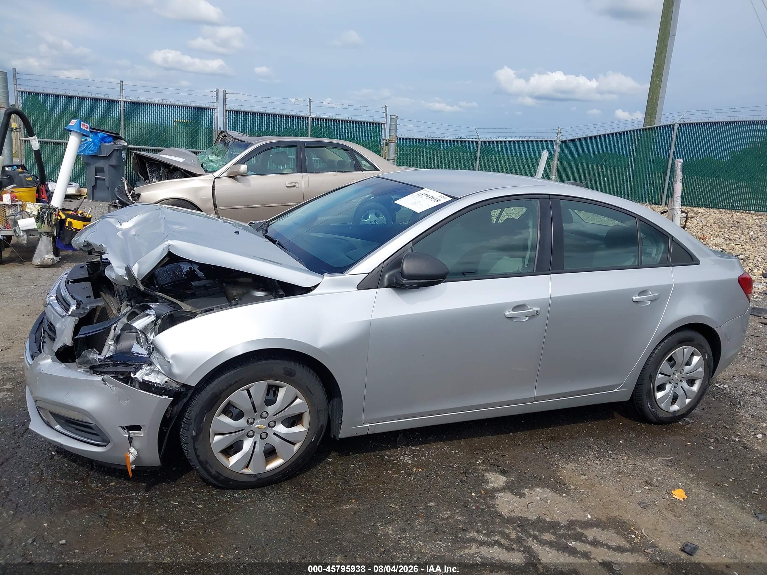 2015 Chevrolet Cruze Ls Auto Серебряный vin: 1G1PA5SH8F7190182