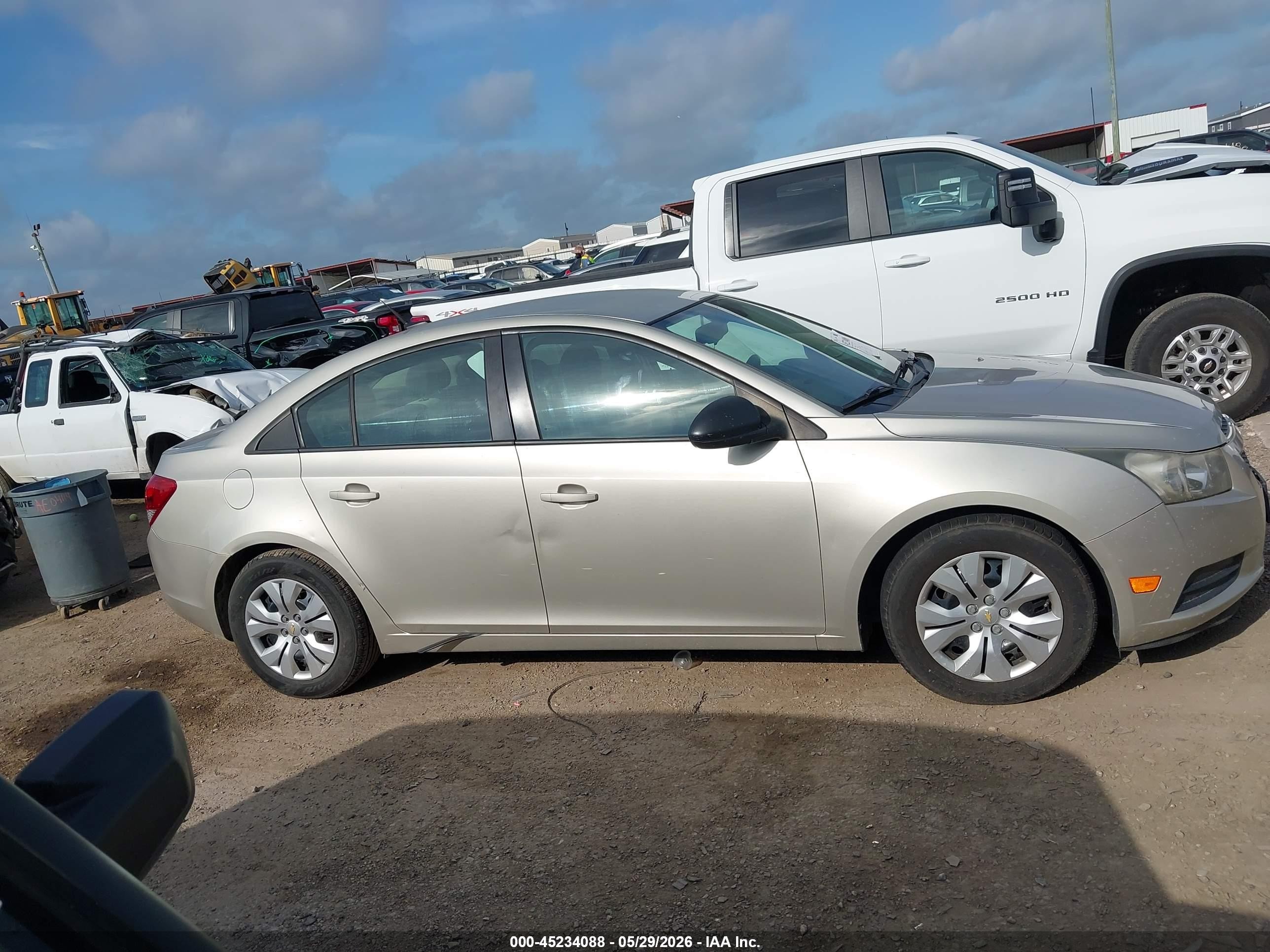 2013 Chevrolet Cruze Ls Auto Beige vin: 1G1PA5SHXD7252212