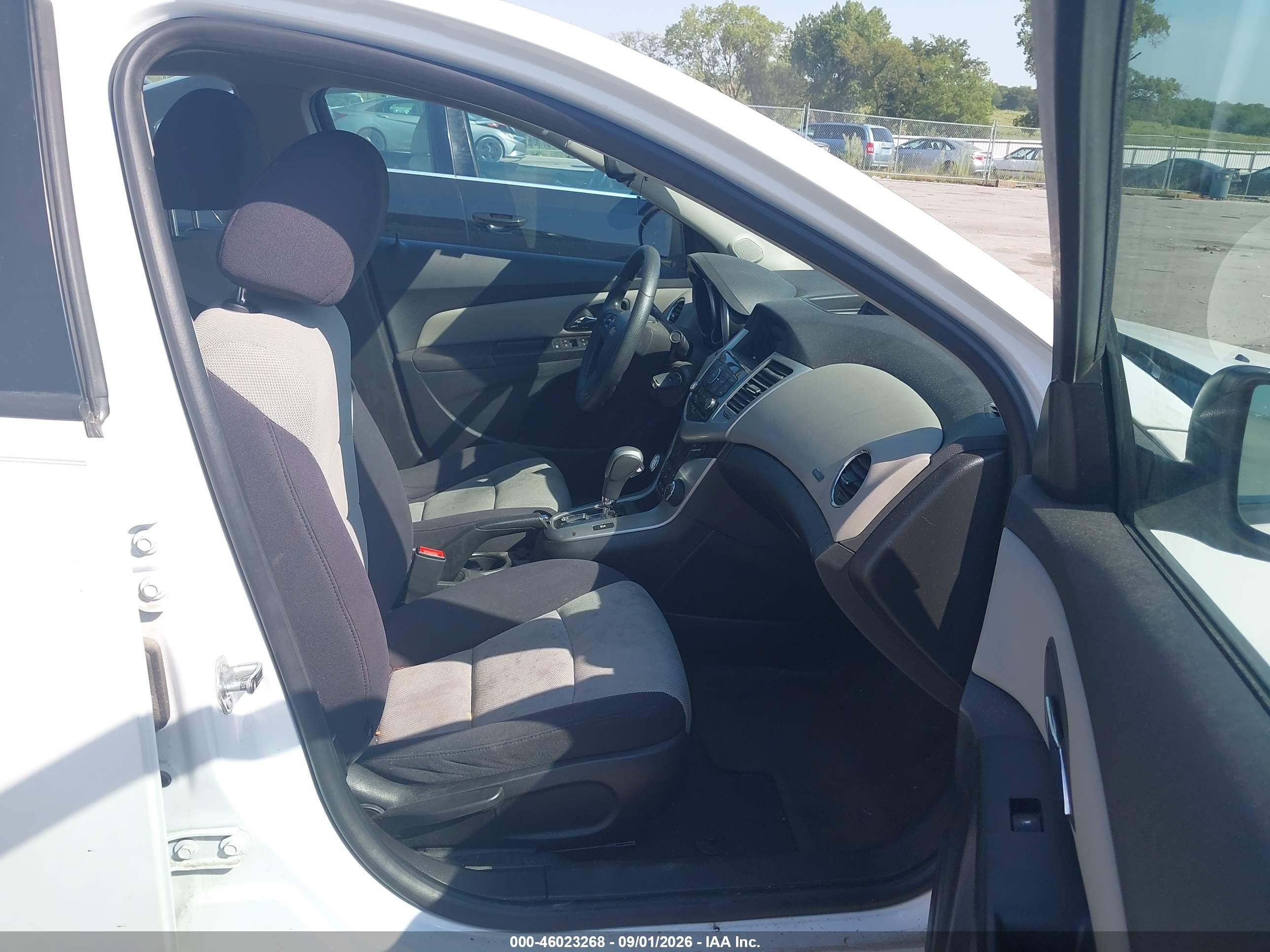 2014 Chevrolet Cruze Ls Auto Белый vin: 1G1PA5SHXE7103073