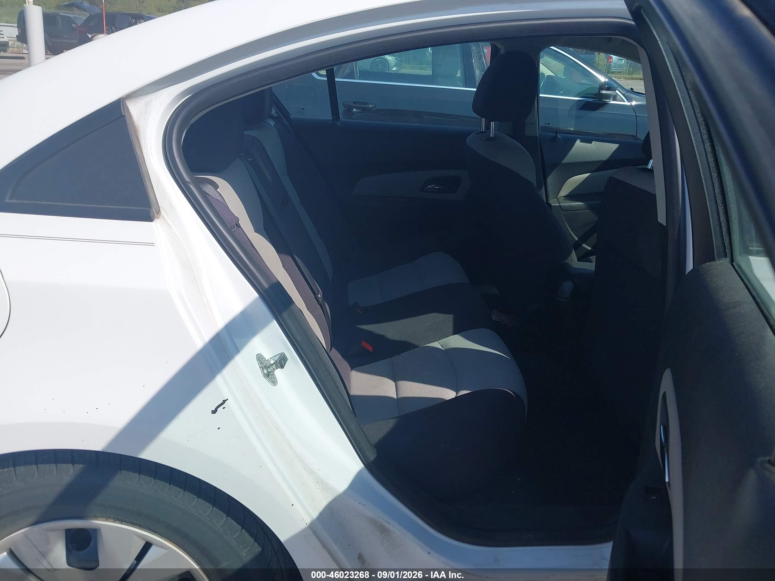 2014 Chevrolet Cruze Ls Auto Белый vin: 1G1PA5SHXE7103073