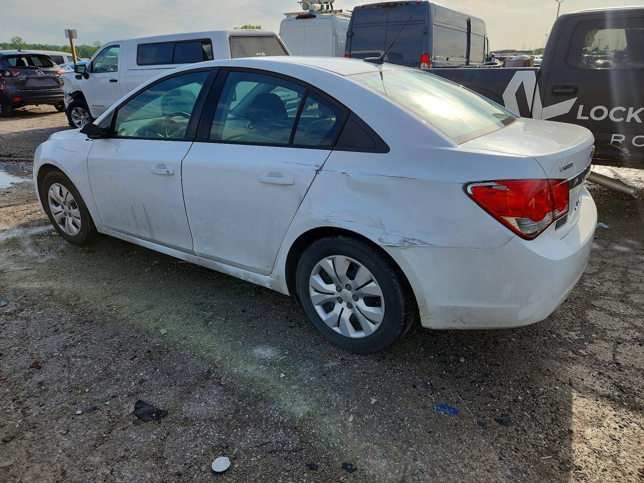 2014 Chevrolet Cruze Ls White vin: 1G1PA5SHXE7285180