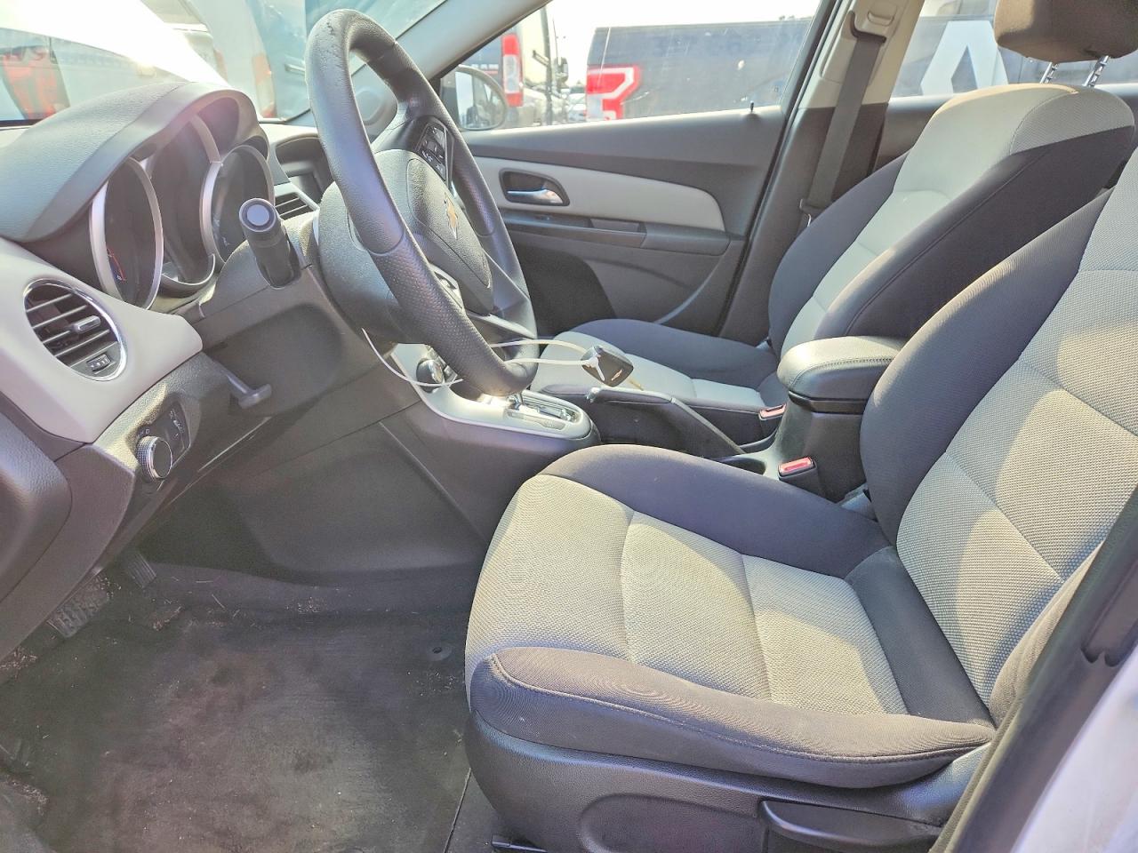 2014 Chevrolet Cruze Ls White vin: 1G1PA5SHXE7285180