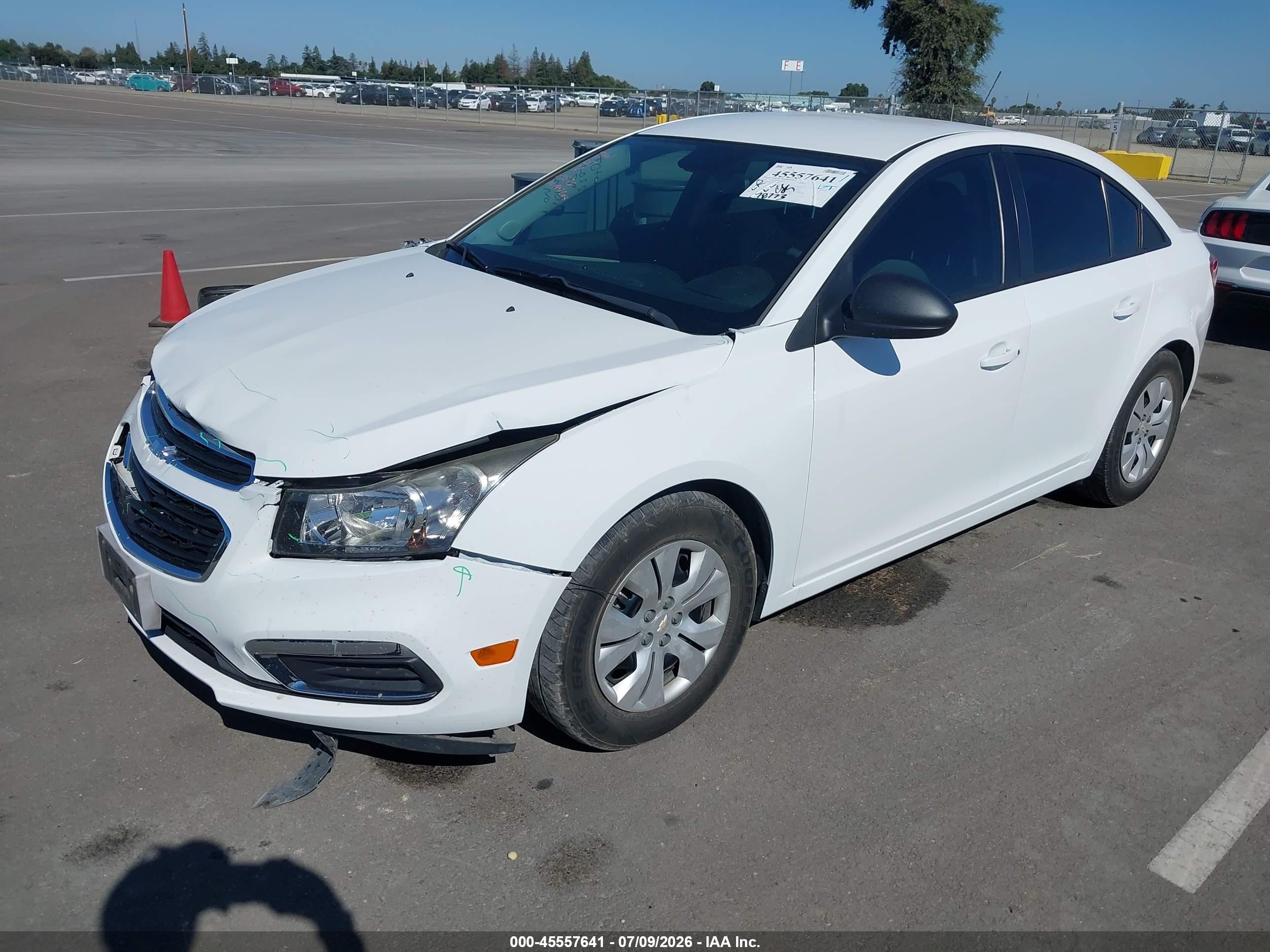 2015 Chevrolet Cruze Ls Manual White vin: 1G1PB5SG0F7102018