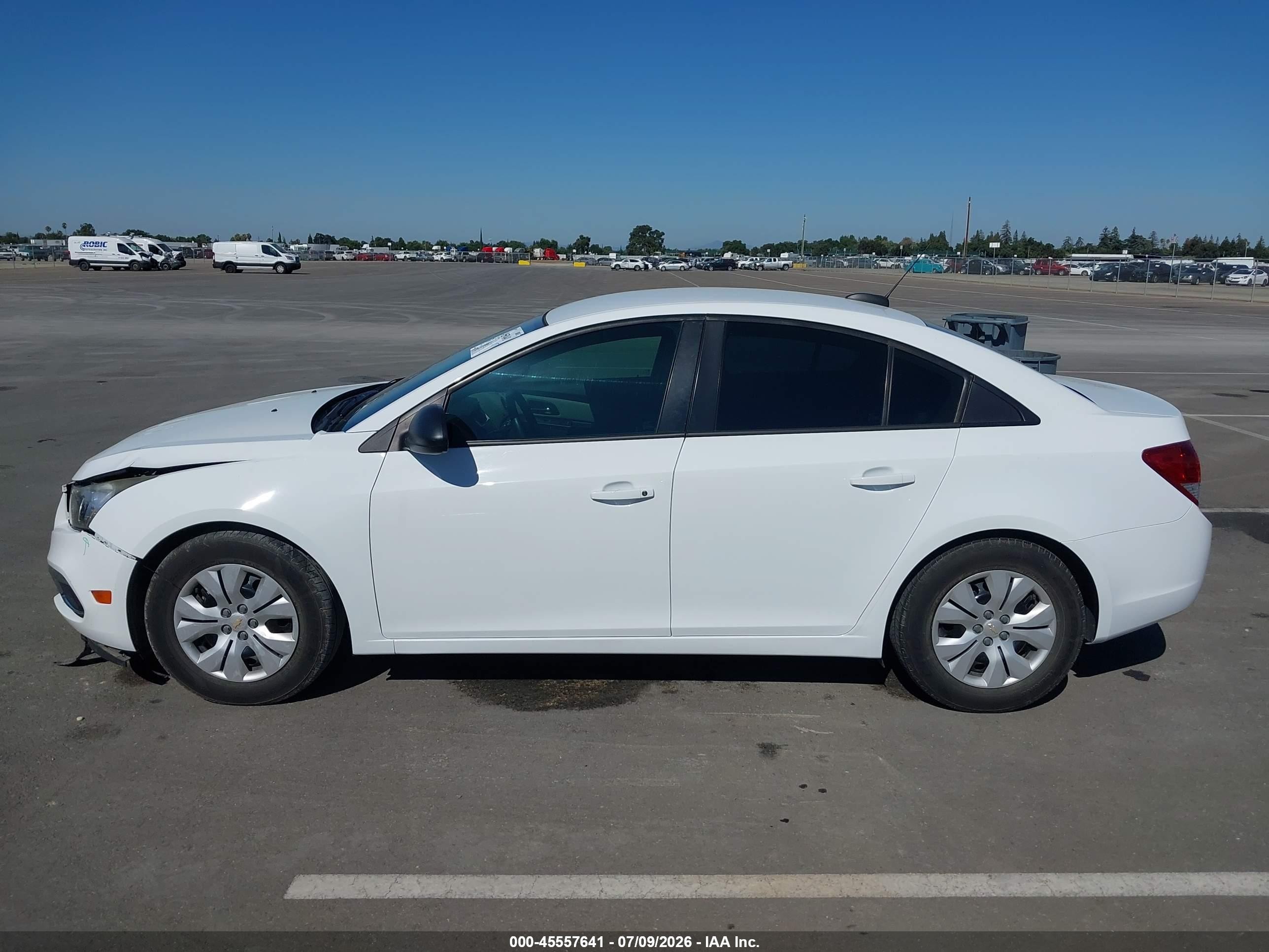 2015 Chevrolet Cruze Ls Manual White vin: 1G1PB5SG0F7102018