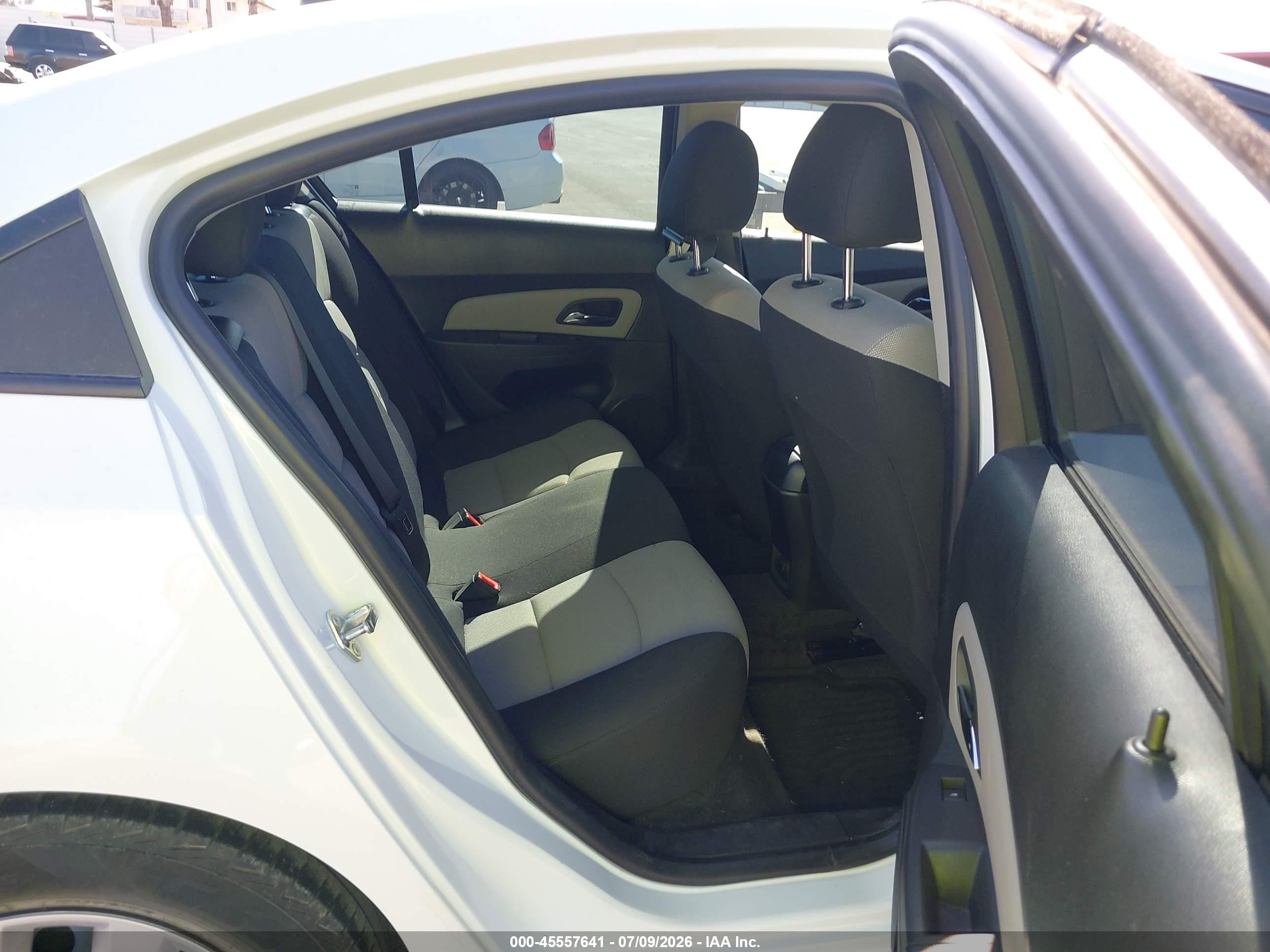 2015 Chevrolet Cruze Ls Manual White vin: 1G1PB5SG0F7102018