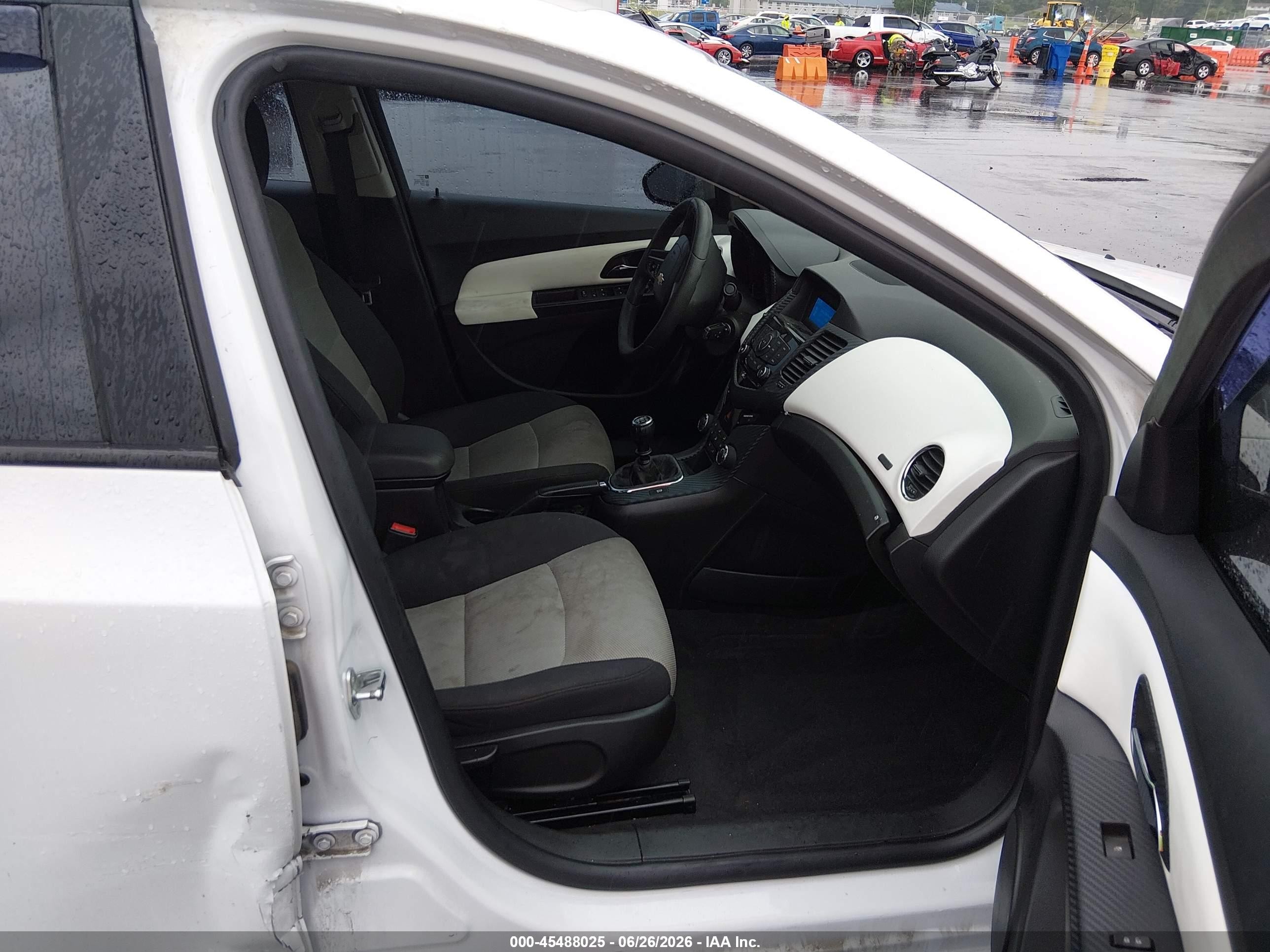 2015 Chevrolet Cruze Ls Manual White vin: 1G1PB5SH0F7232101