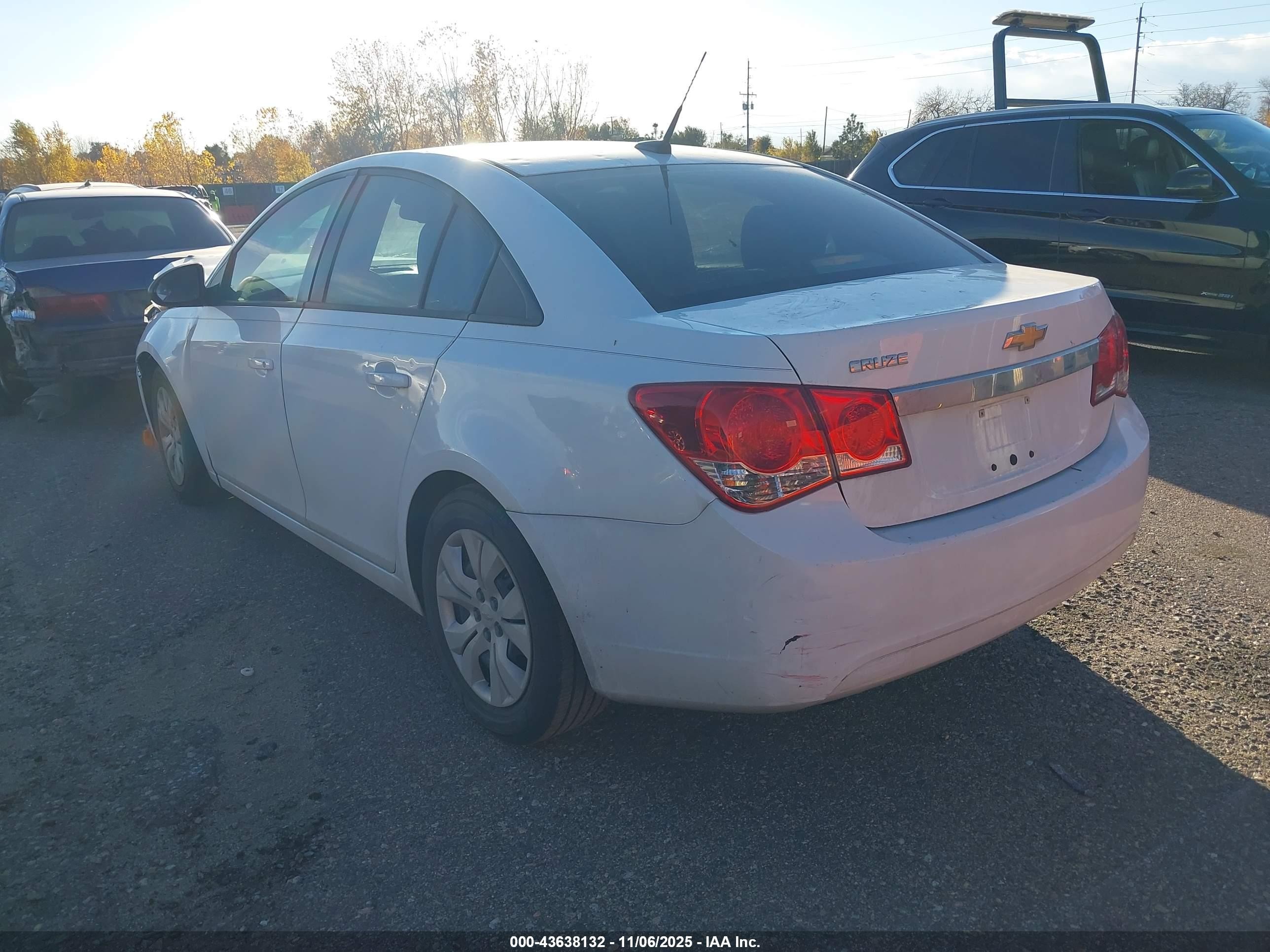2014 Chevrolet Cruze Ls Manual White vin: 1G1PB5SH4E7137314