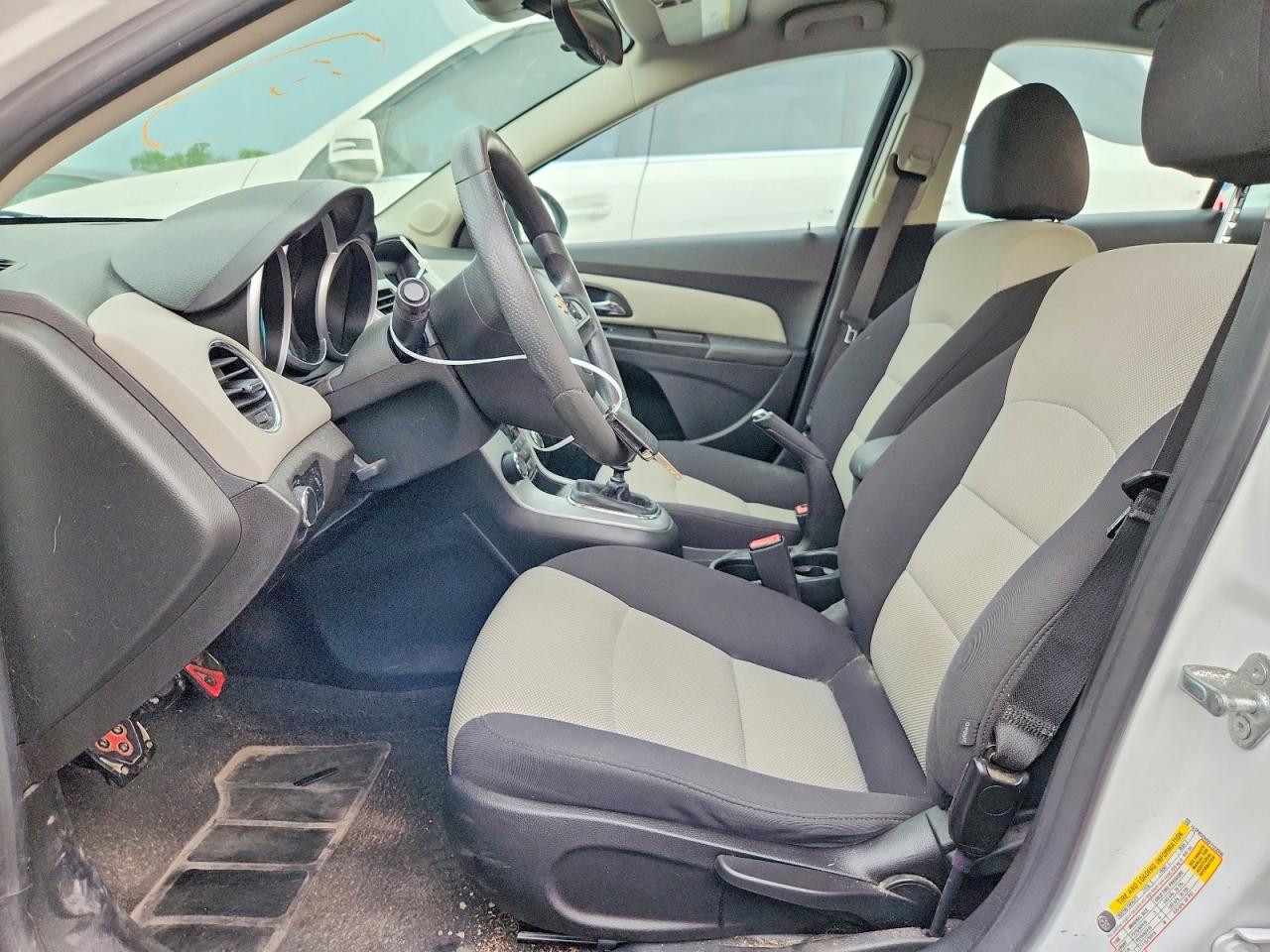 2013 Chevrolet Cruze Ls White vin: 1G1PB5SH5D7123338