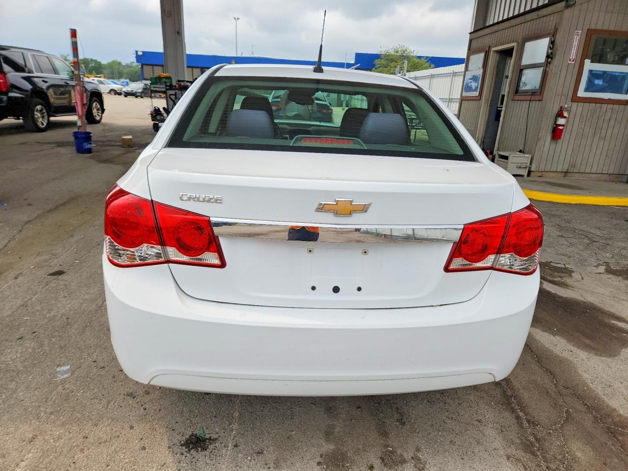 2013 Chevrolet Cruze Ls White vin: 1G1PB5SH5D7123338
