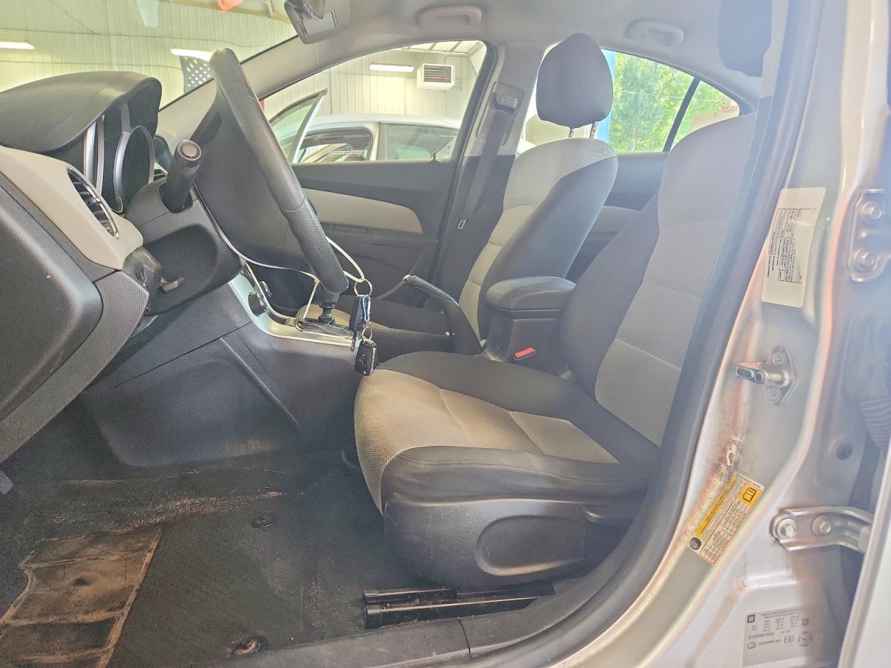 2015 Chevrolet Cruze Ls Silver vin: 1G1PB5SH8F7202392