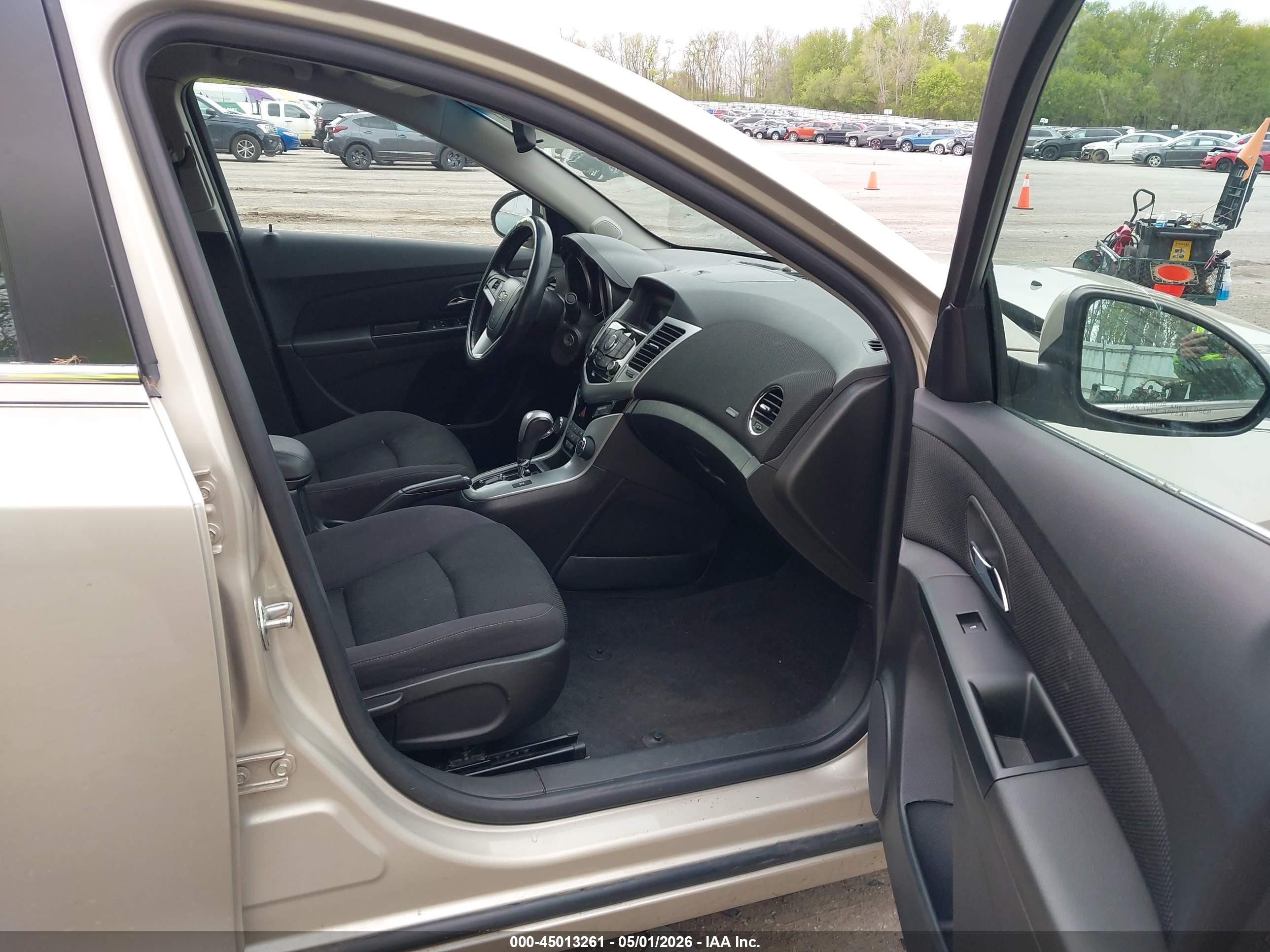 2014 Chevrolet Cruze 1lt Auto Beige vin: 1G1PC5SB3E7105611