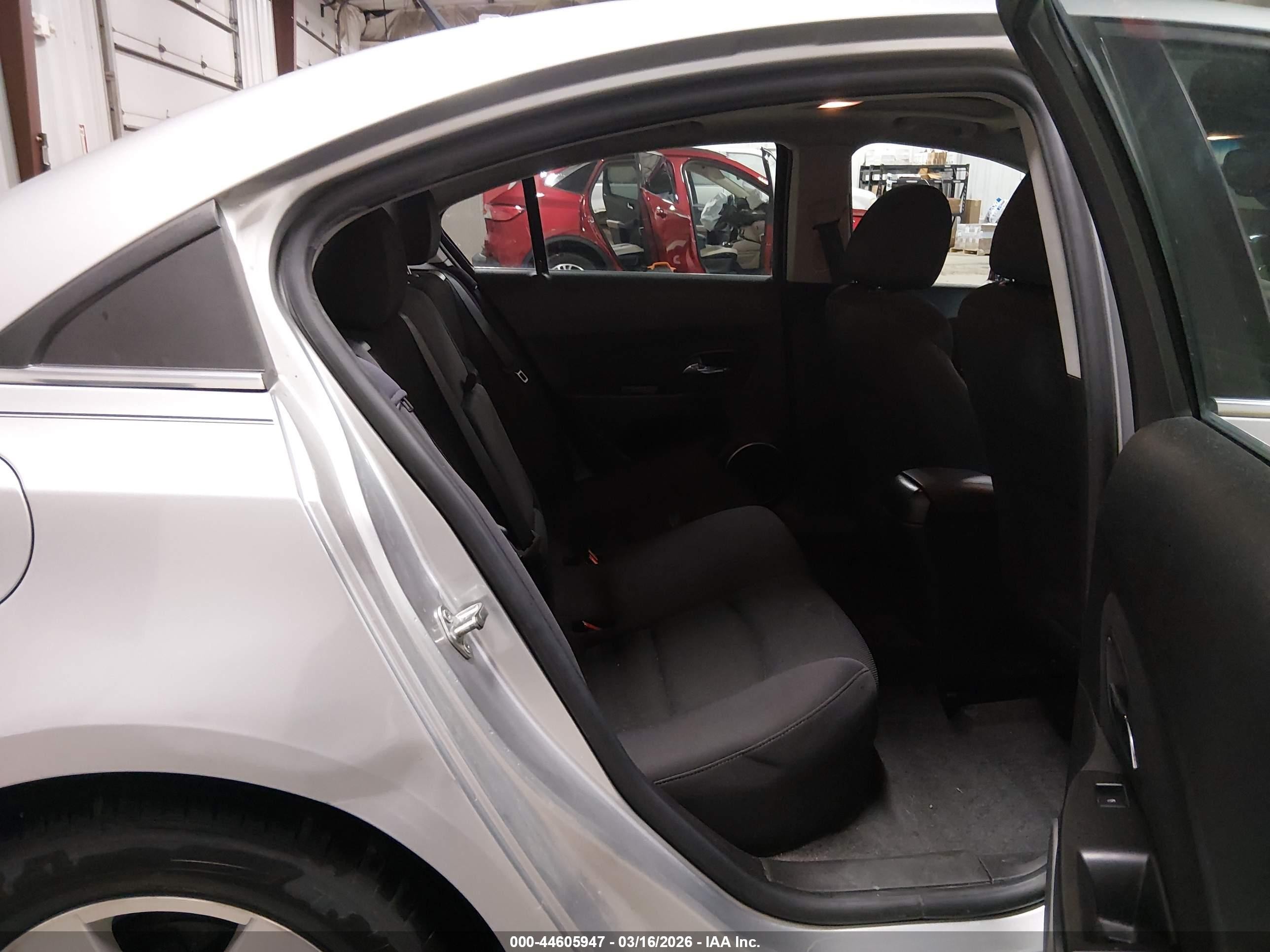 2014 Chevrolet Cruze 1lt Auto Silver vin: 1G1PC5SB7E7323809