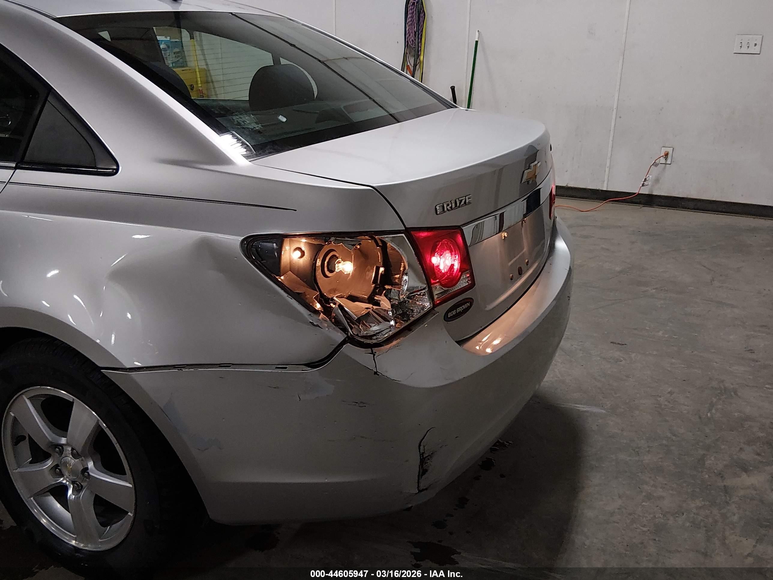 2014 Chevrolet Cruze 1lt Auto Silver vin: 1G1PC5SB7E7323809
