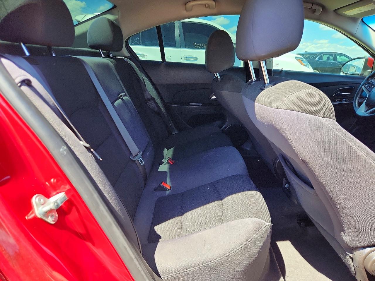 2014 Chev Cruze Red vin: 1G1PC5SB7E7424543