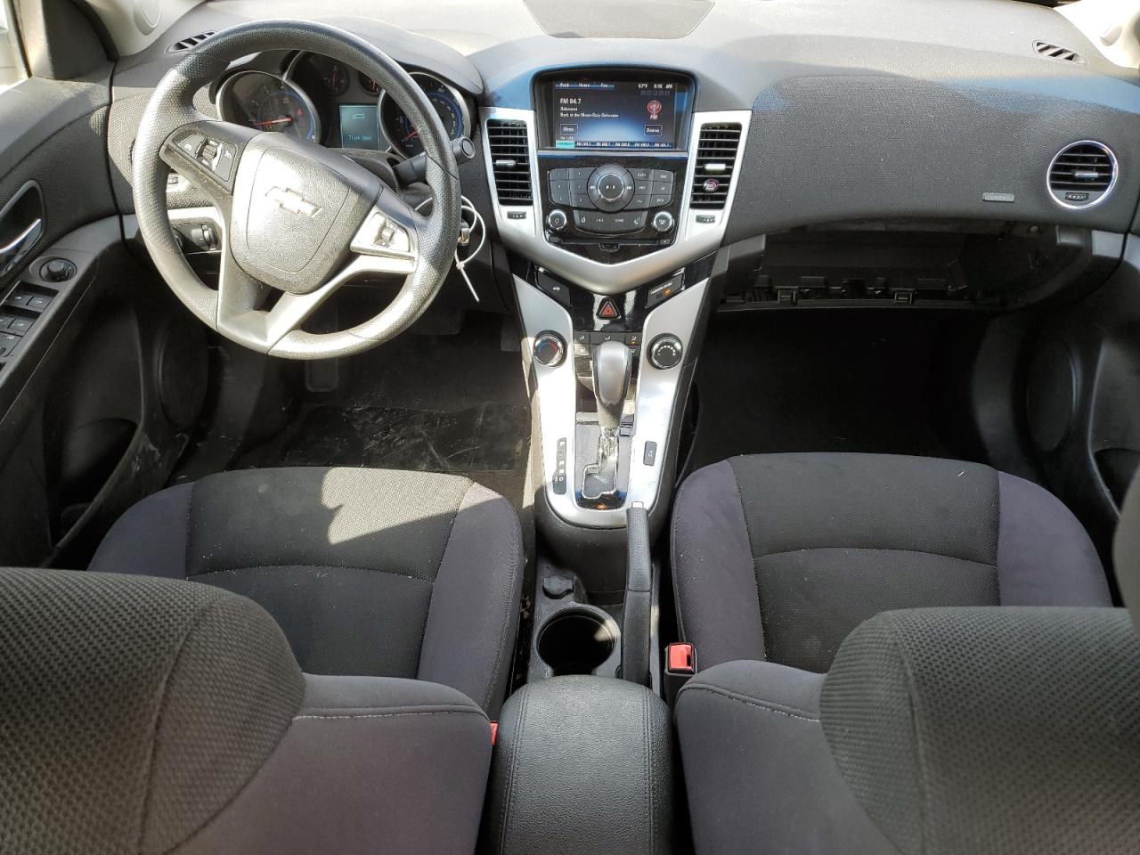 2015 Chevrolet Cruze Lt White vin: 1G1PC5SB9F7220389 Damage: Glove Box Door, Missing, Replacement Required