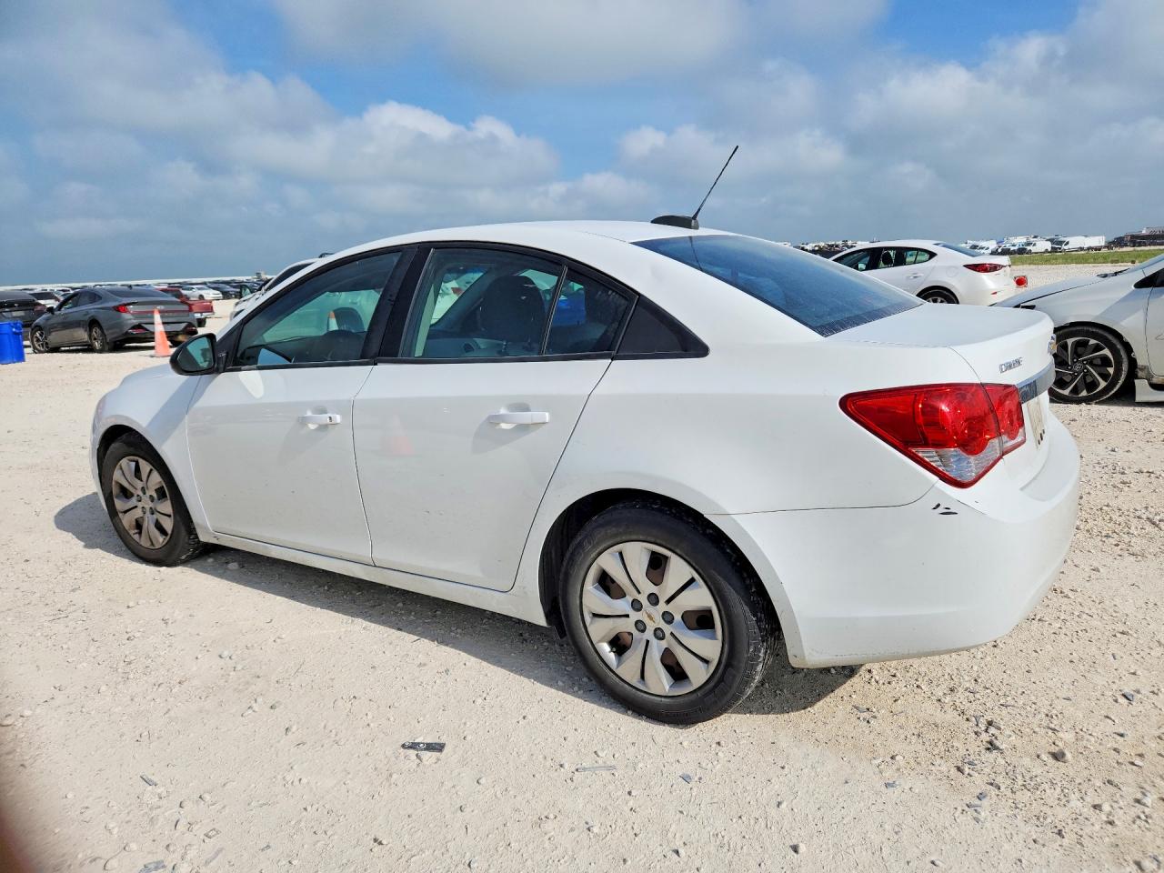 2016 Chevrolet Cruze Limited Ls White vin: 1G1PC5SG9G7124470