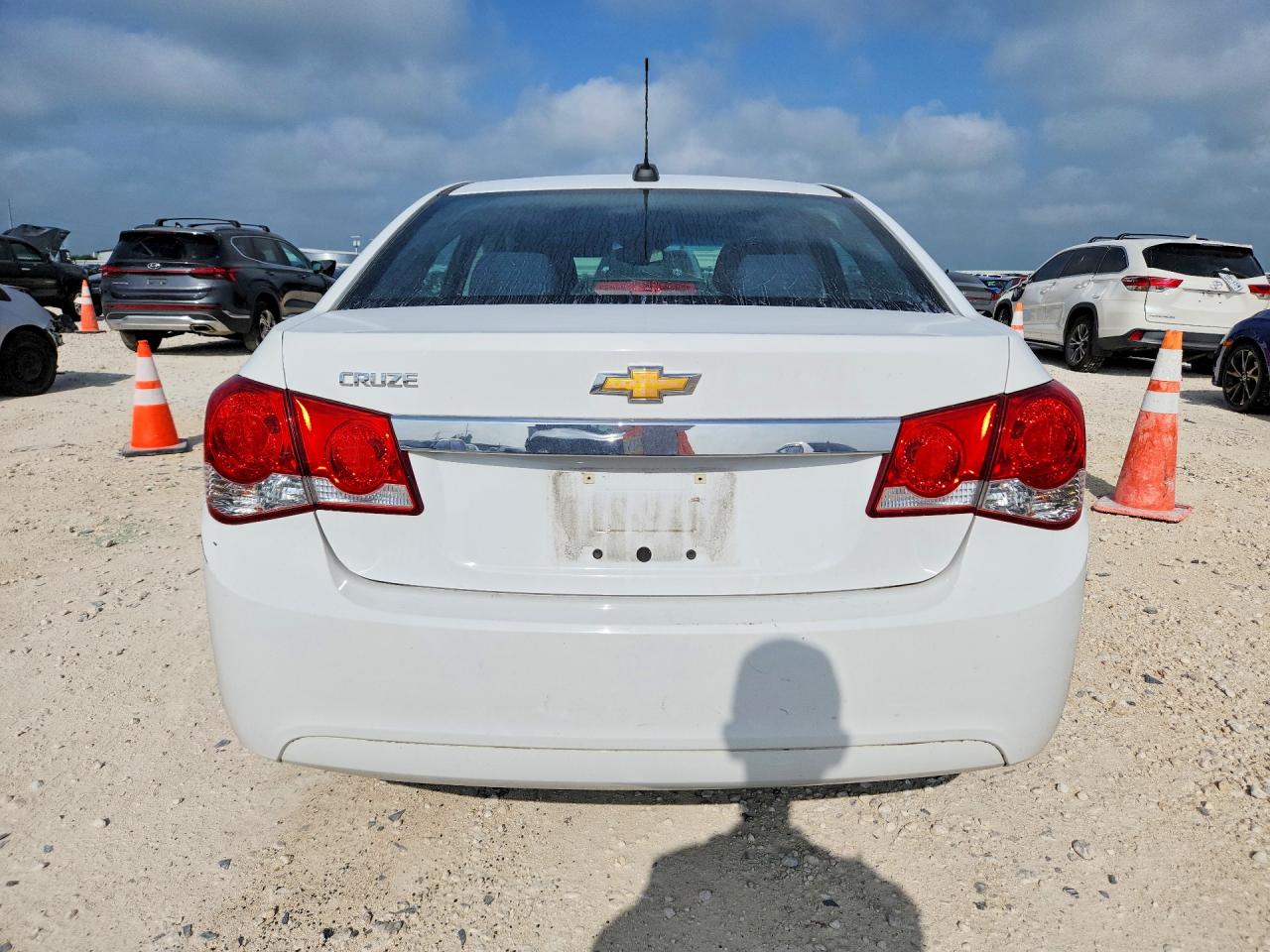2016 Chevrolet Cruze Limited Ls White vin: 1G1PC5SG9G7124470