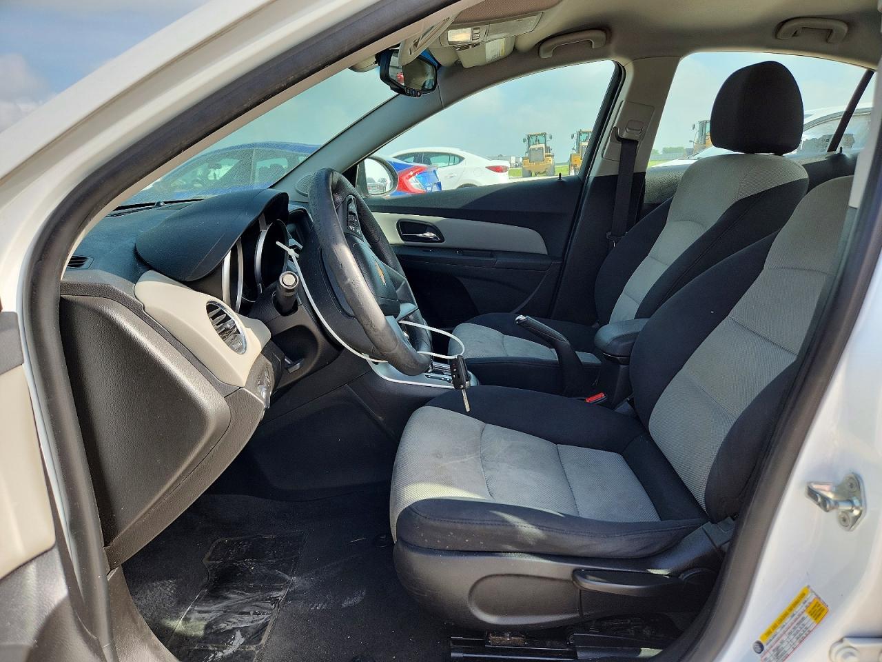 2016 Chevrolet Cruze Limited Ls White vin: 1G1PC5SG9G7124470