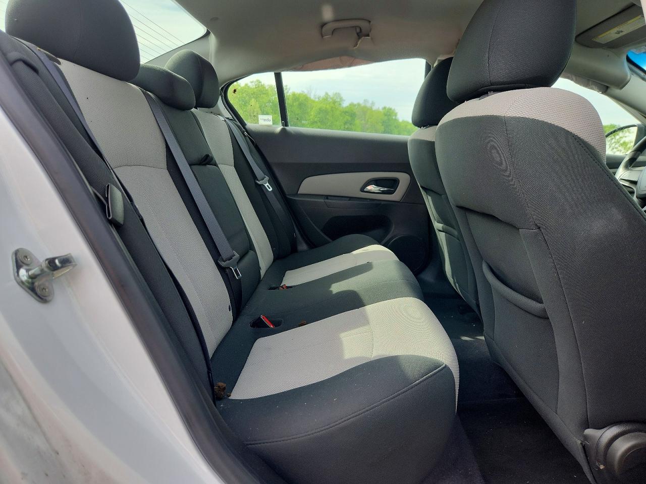 2011 Chevrolet Cruze Ls White vin: 1G1PC5SH0B7226662