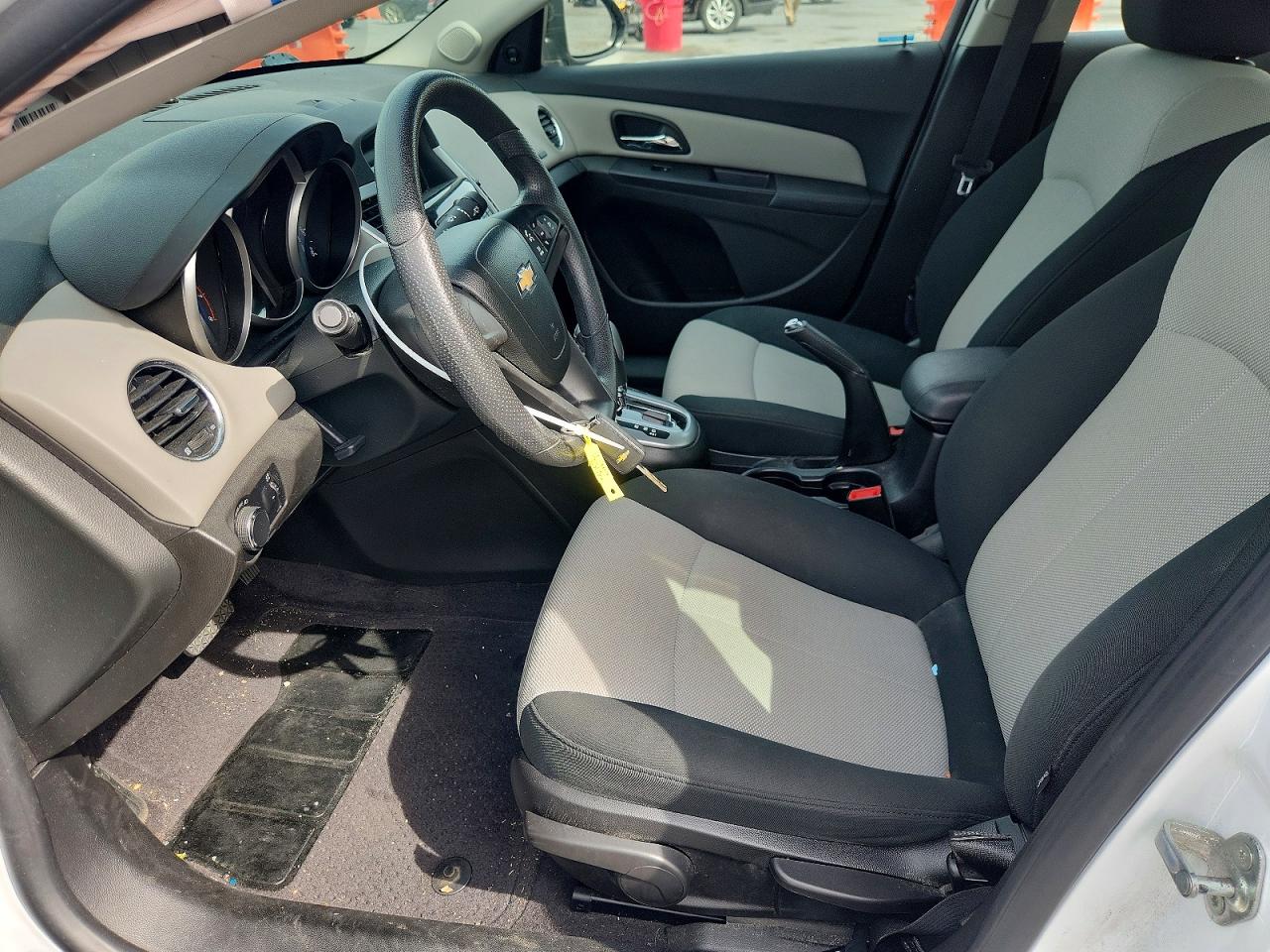 2011 Chevrolet Cruze Ls White vin: 1G1PC5SH0B7226662