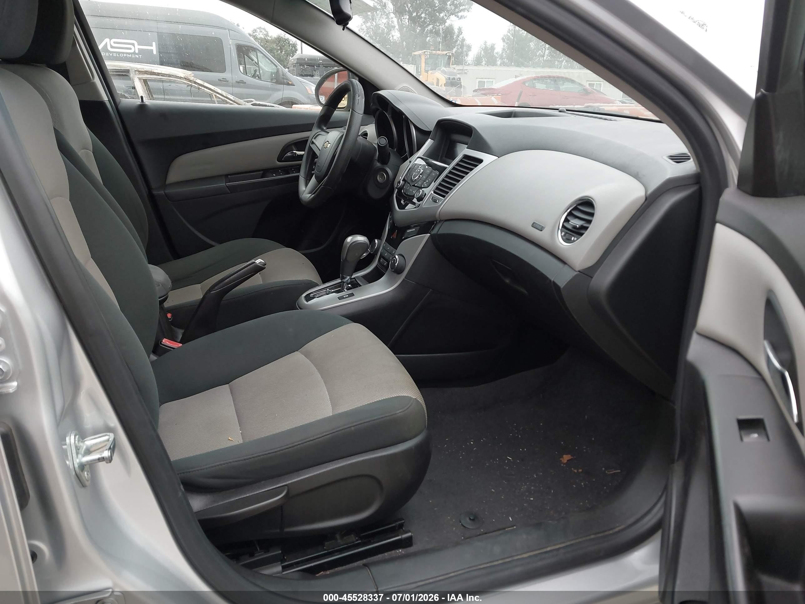2012 Chevrolet Cruze Ls Серебряный vin: 1G1PC5SH0C7198895