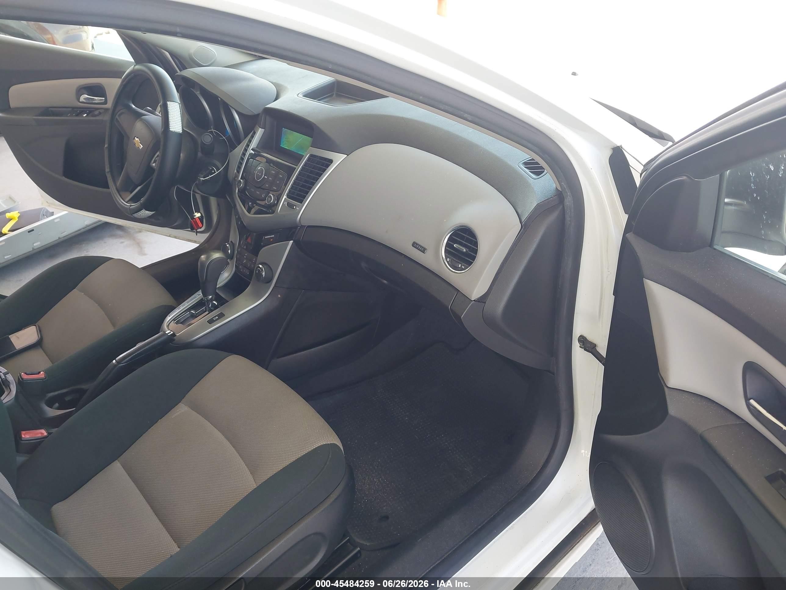 2012 Chevrolet Cruze Ls White vin: 1G1PC5SH0C7217168