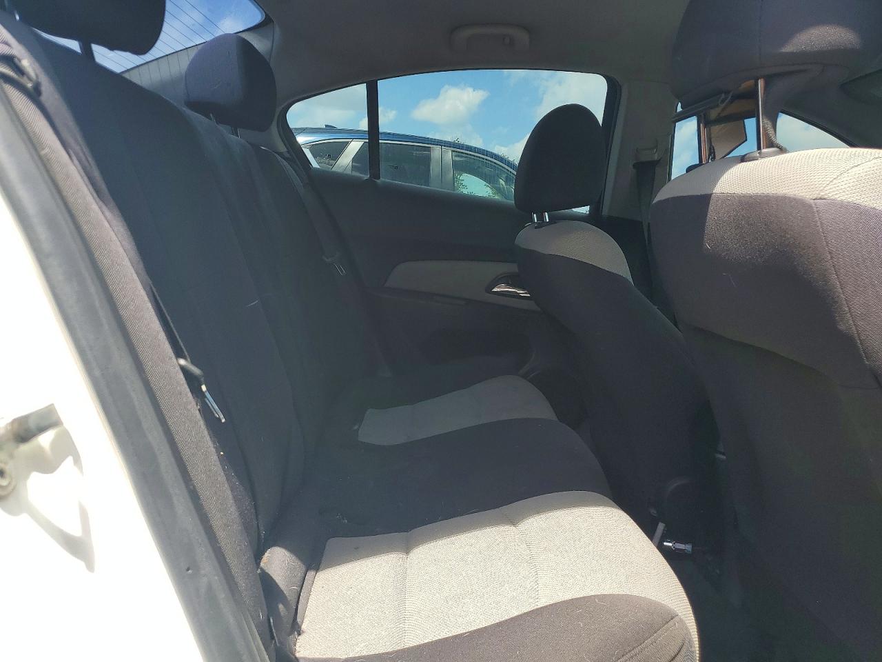 2012 Chevrolet Cruze 2ls White vin: 1G1PC5SH0C7366633