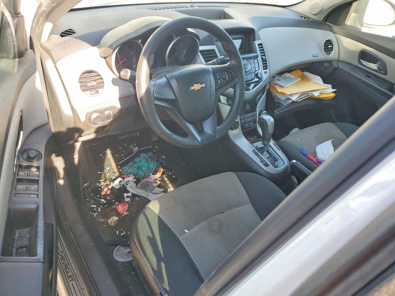 2012 Chevrolet Cruze Ls White vin: 1G1PC5SH1C7196475