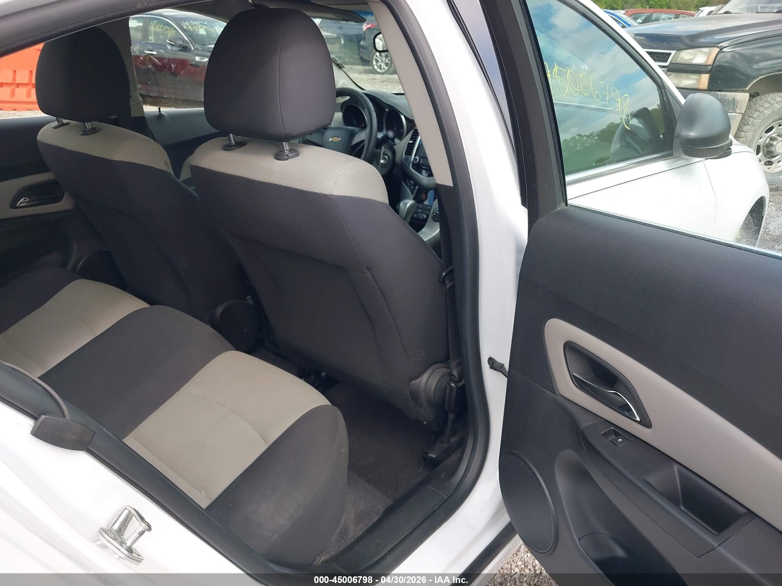 2012 Chevrolet Cruze Ls White vin: 1G1PC5SH1C7277072