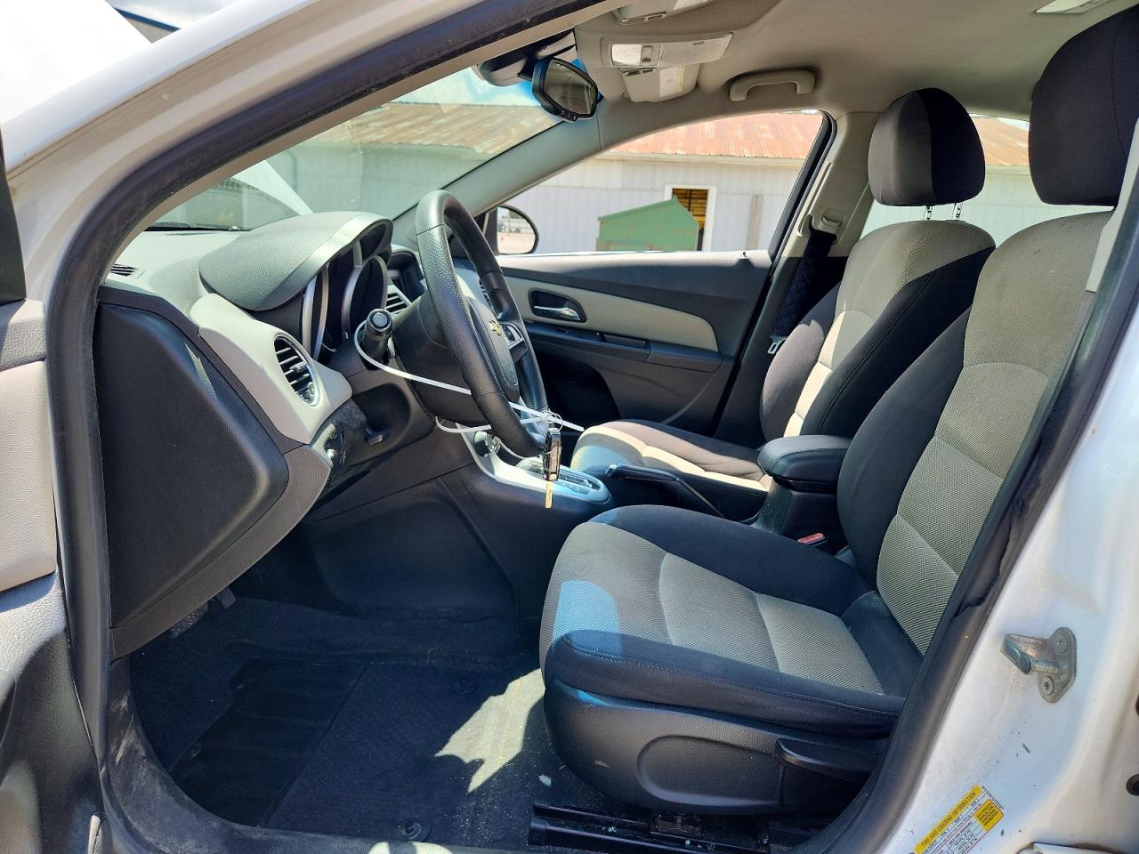 2012 Chevrolet Cruze Ls White vin: 1G1PC5SH1C7372327