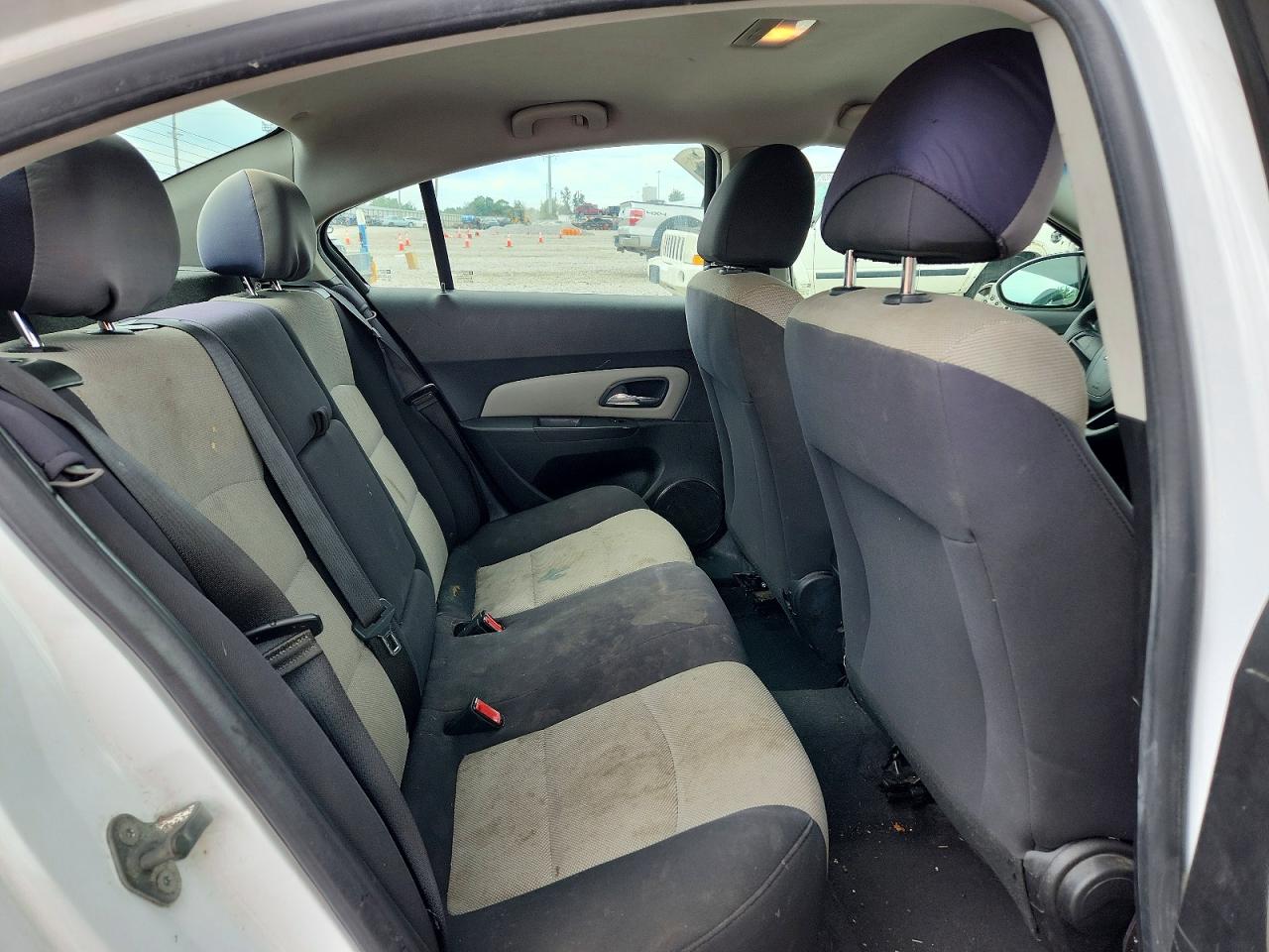 2012 Chevrolet Cruze Ls White vin: 1G1PC5SH1C7372327