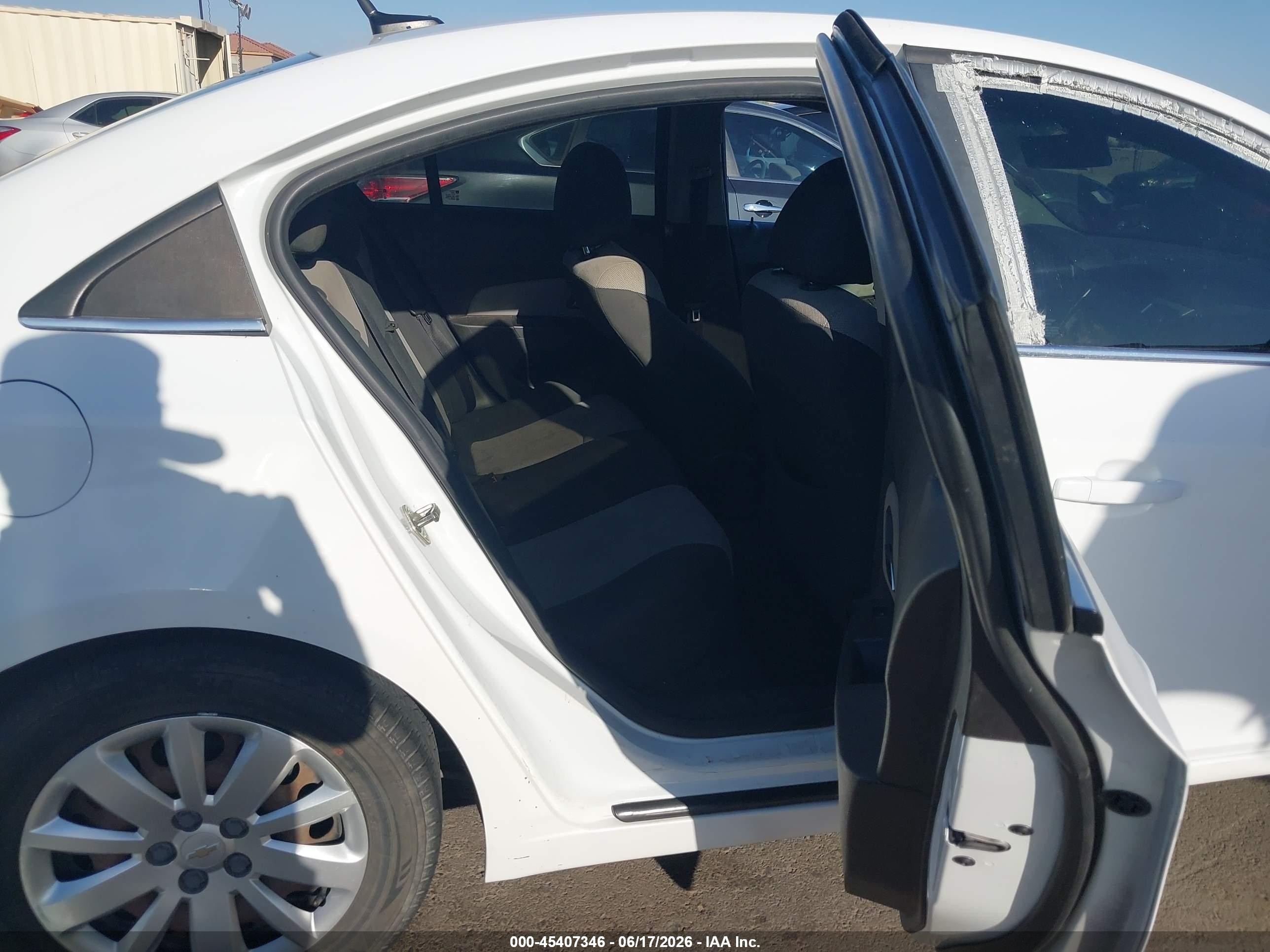 2011 Chevrolet Cruze Ls White vin: 1G1PC5SH2B7199433