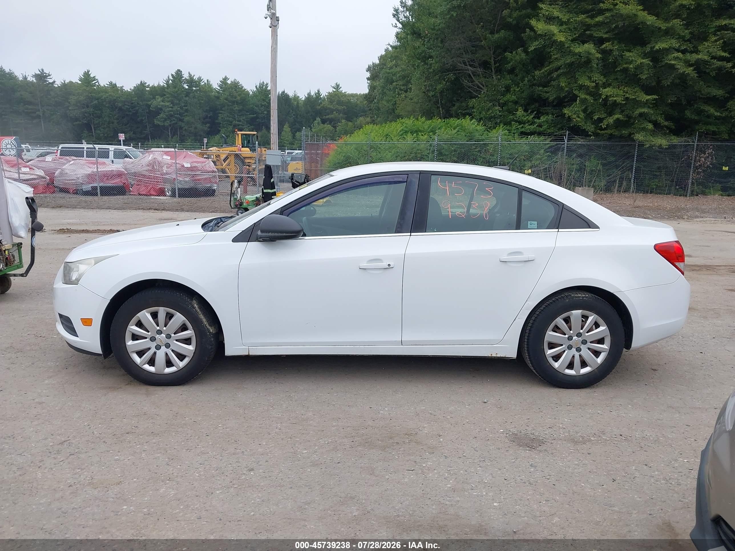 2011 Chevrolet Cruze Ls White vin: 1G1PC5SH2B7287544