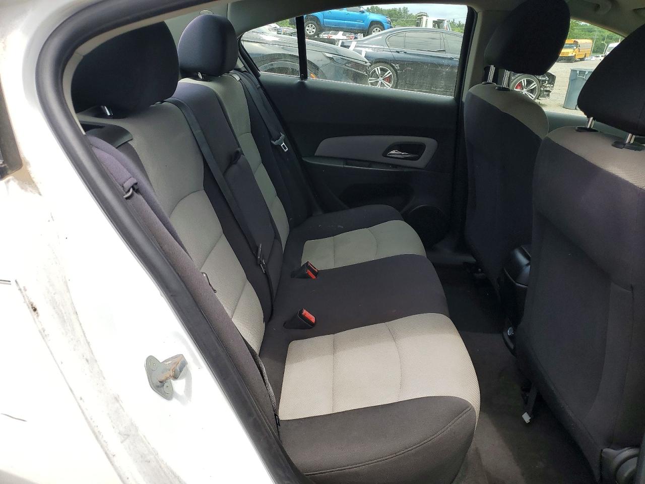 2012 Chevrolet Cruze Ls White vin: 1G1PC5SH2C7287691