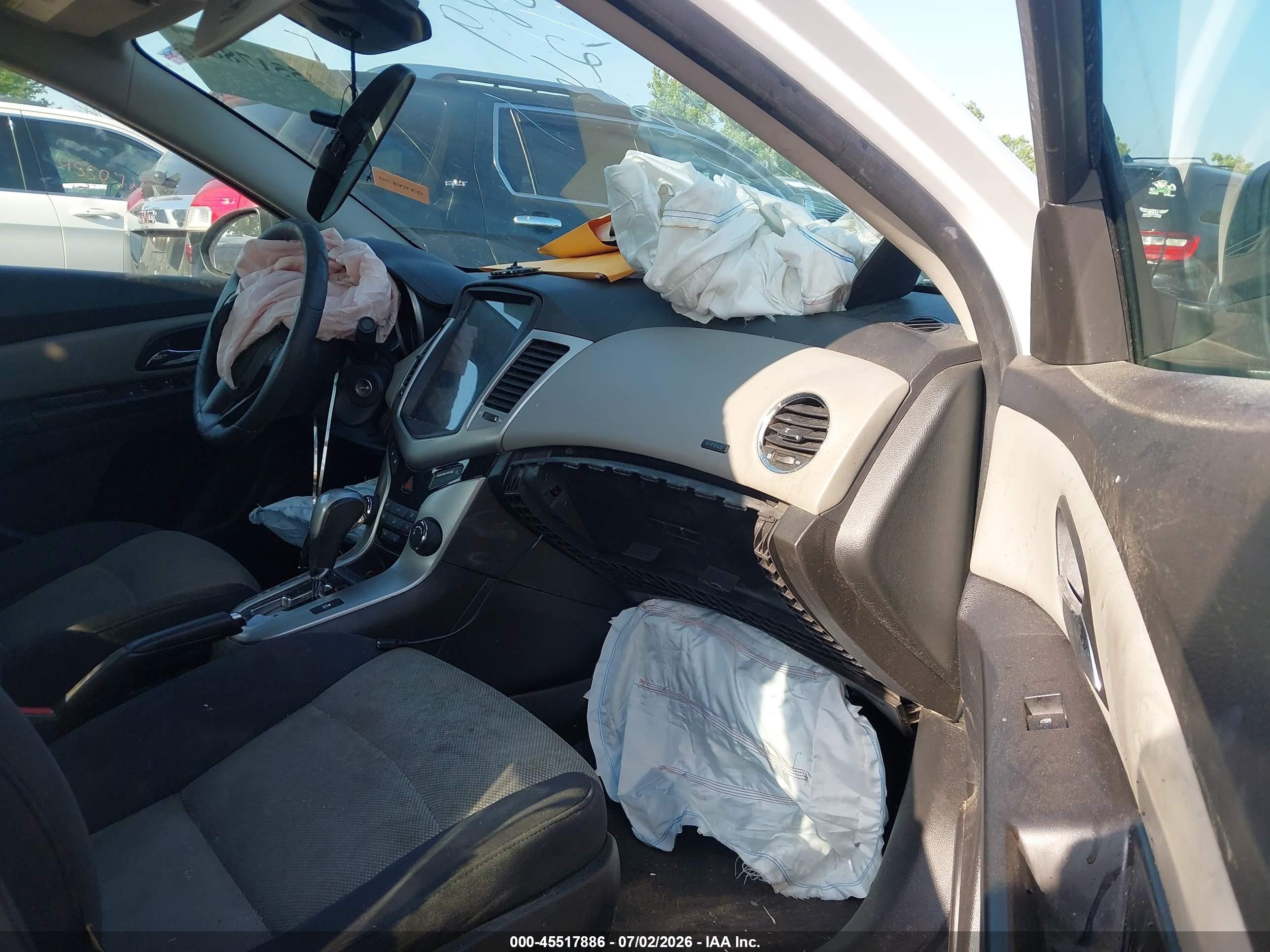 2012 Chevrolet Cruze Ls White vin: 1G1PC5SH2C7390772