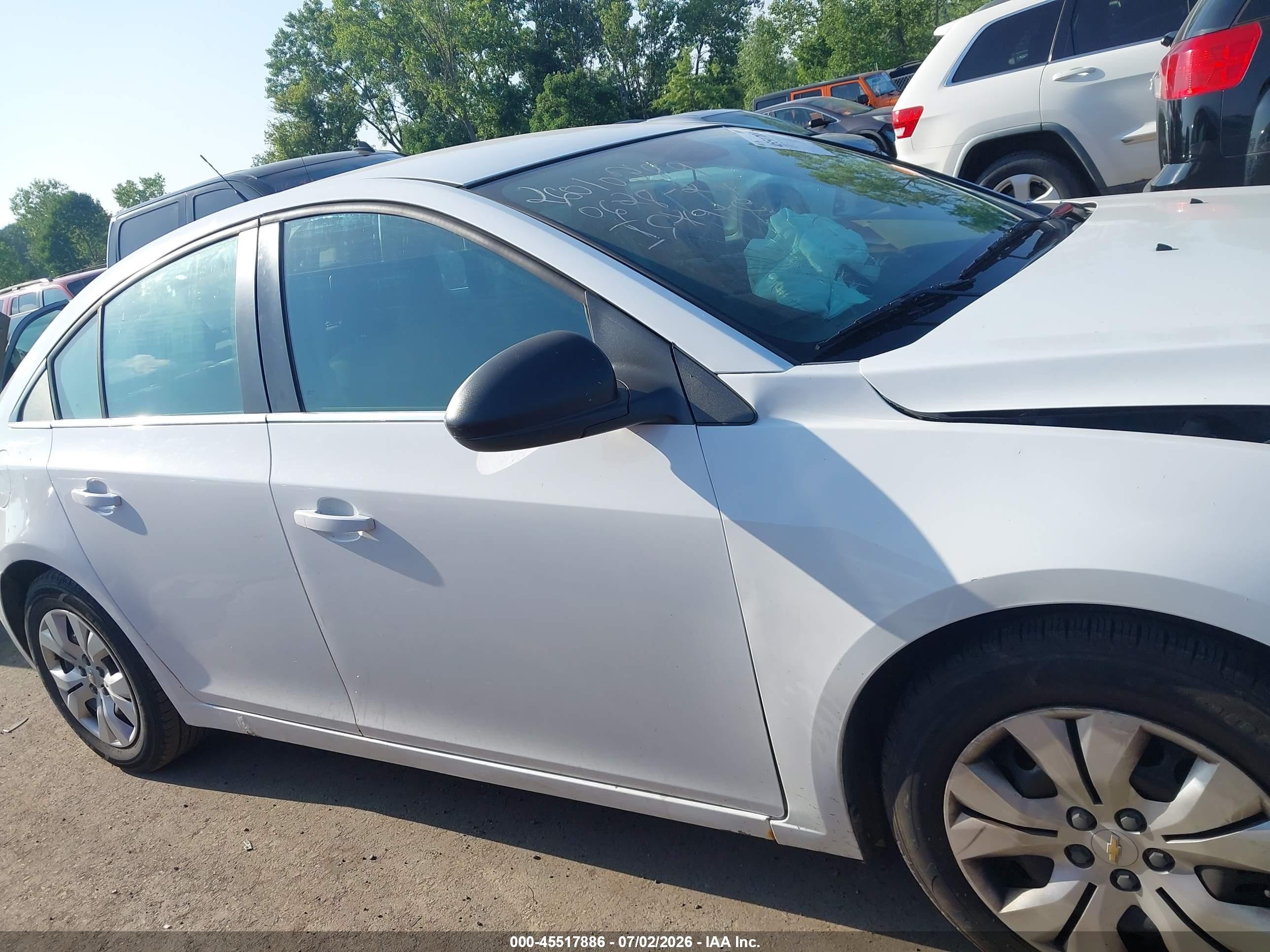 2012 Chevrolet Cruze Ls White vin: 1G1PC5SH2C7390772