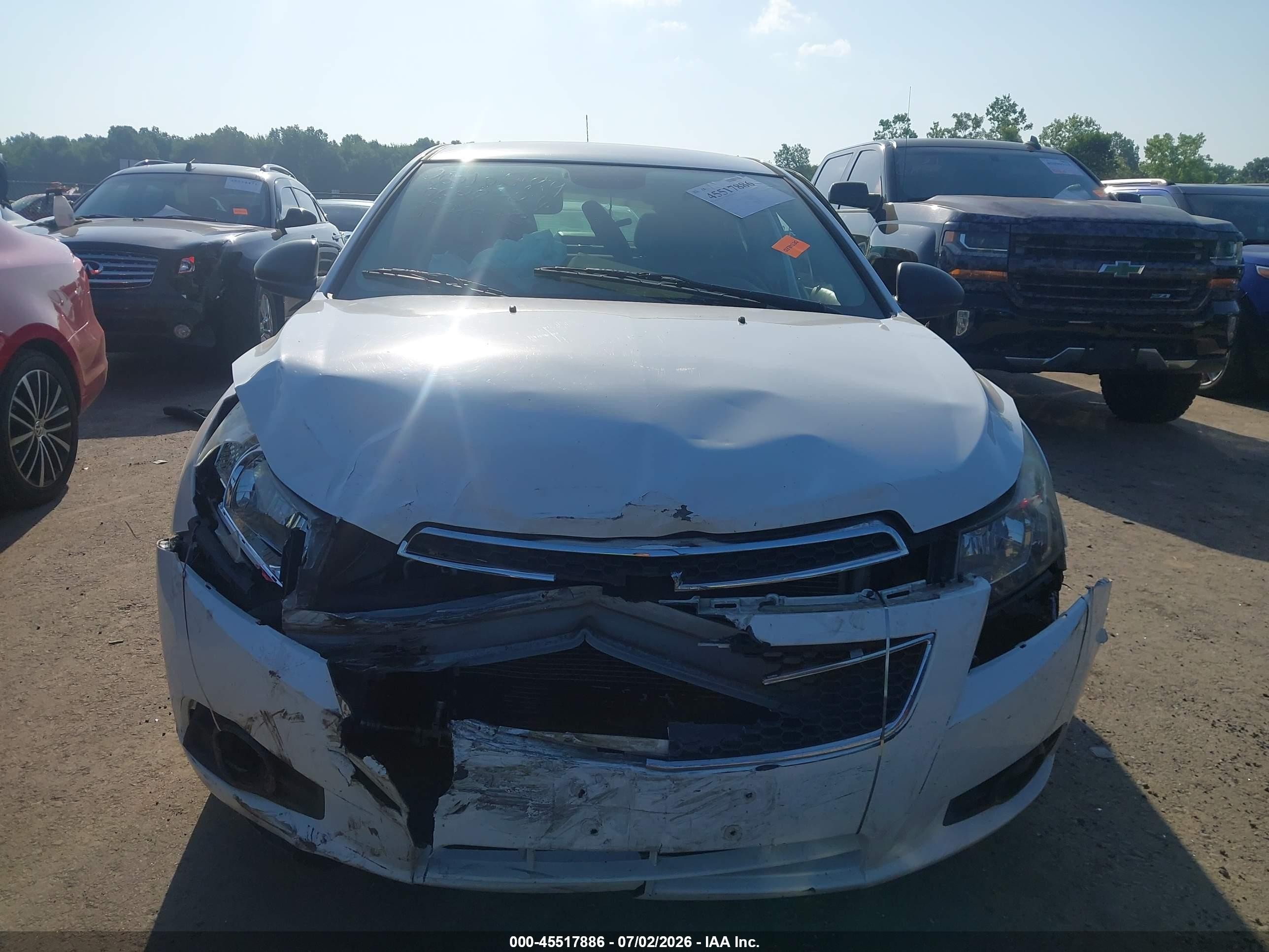 2012 Chevrolet Cruze Ls White vin: 1G1PC5SH2C7390772