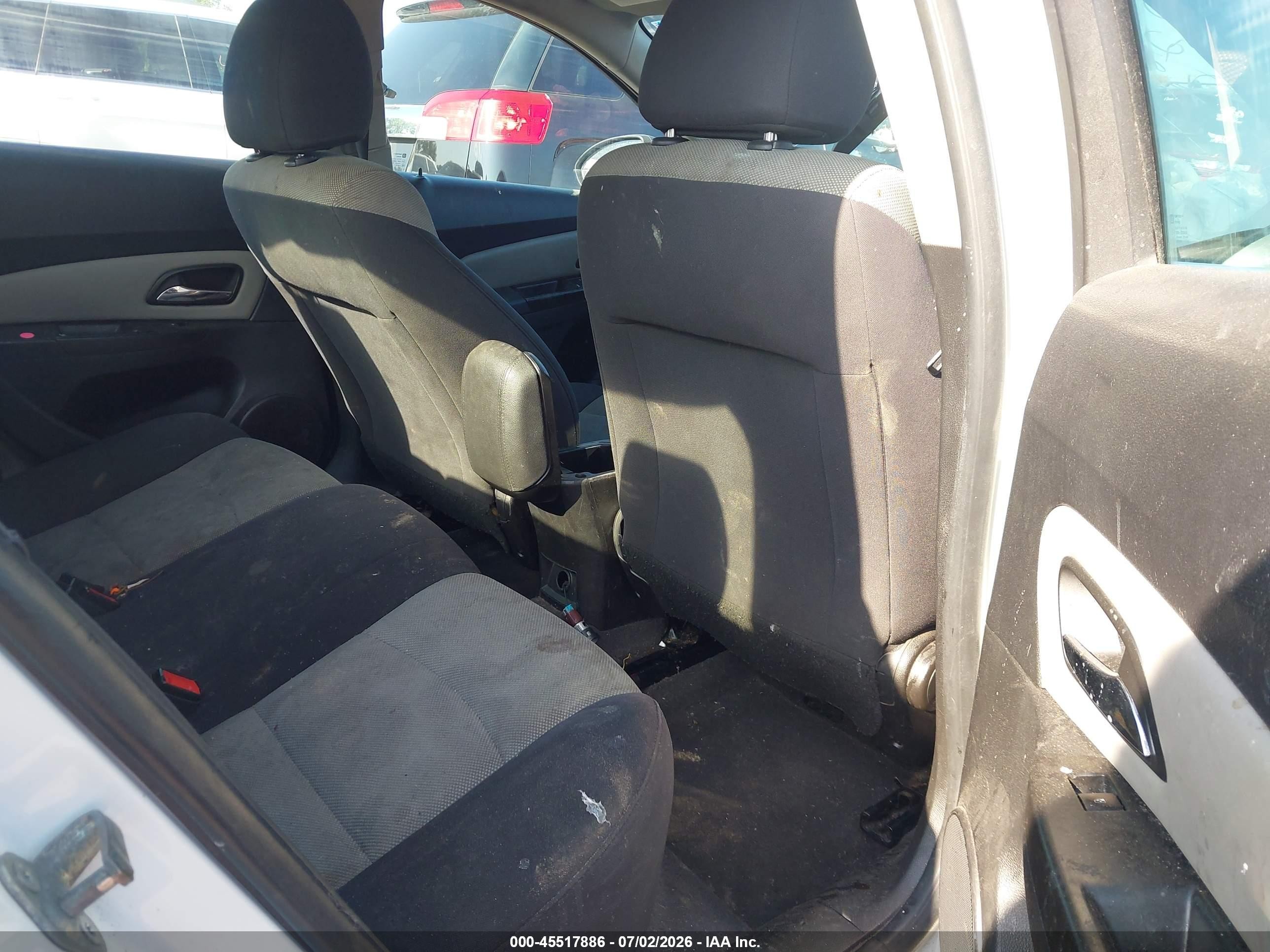 2012 Chevrolet Cruze Ls White vin: 1G1PC5SH2C7390772