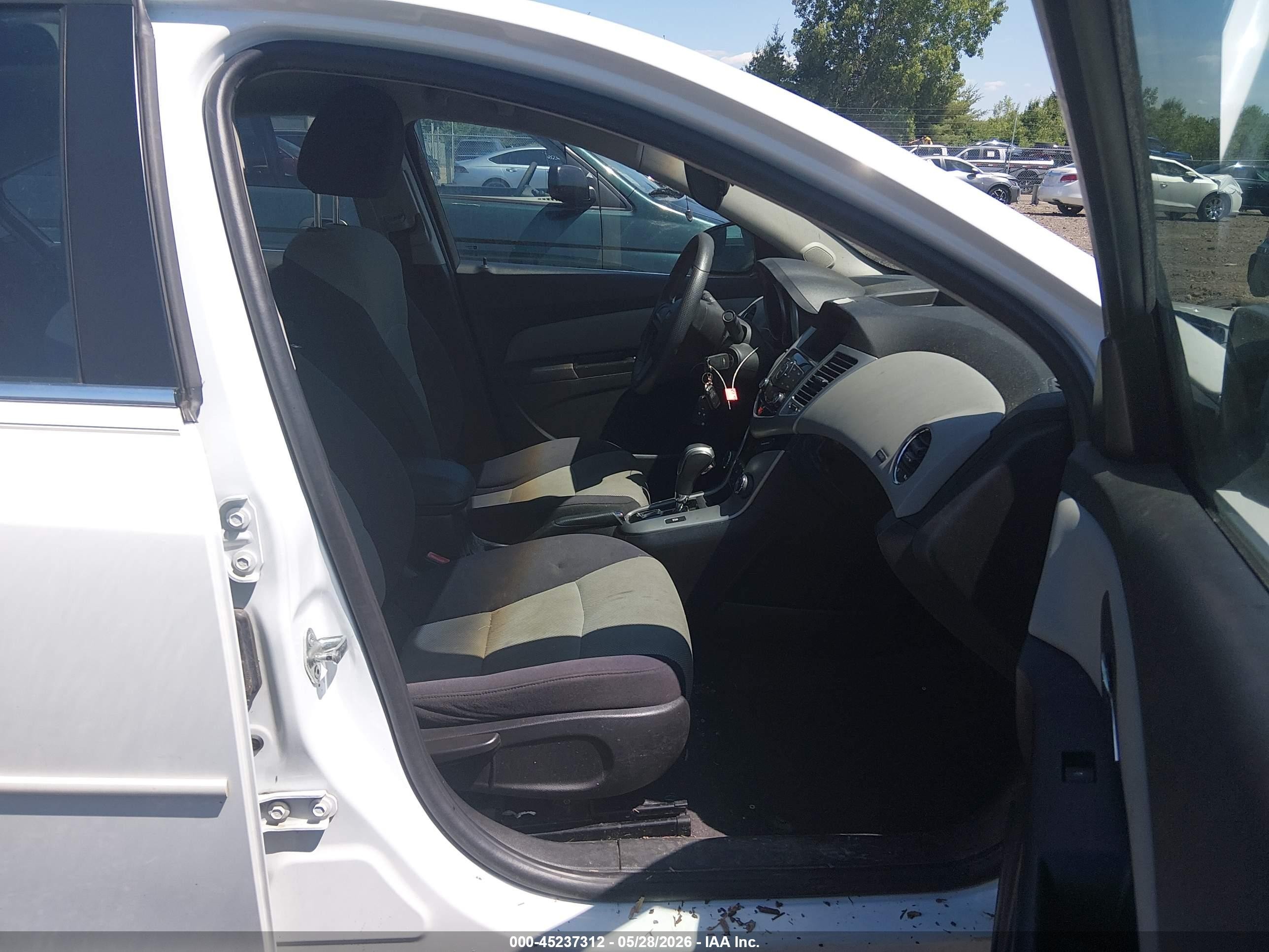 2012 Chevrolet Cruze Ls White vin: 1G1PC5SH3C7310332