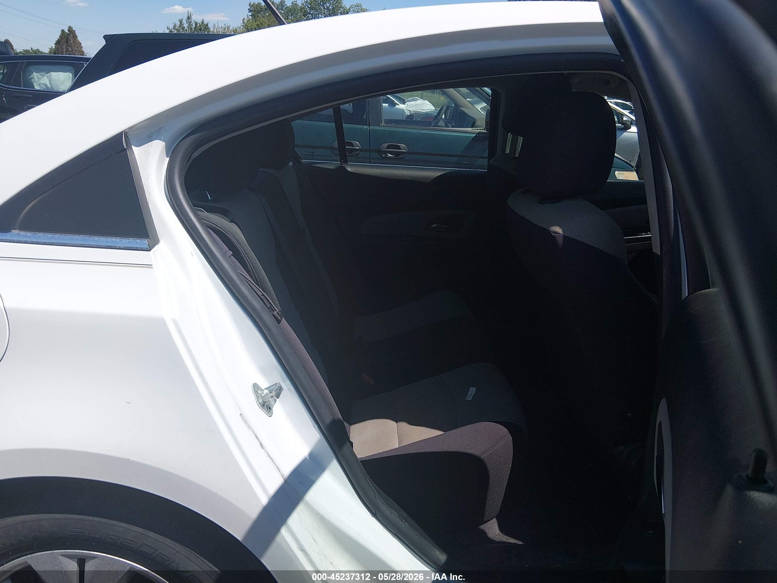 2012 Chevrolet Cruze Ls White vin: 1G1PC5SH3C7310332