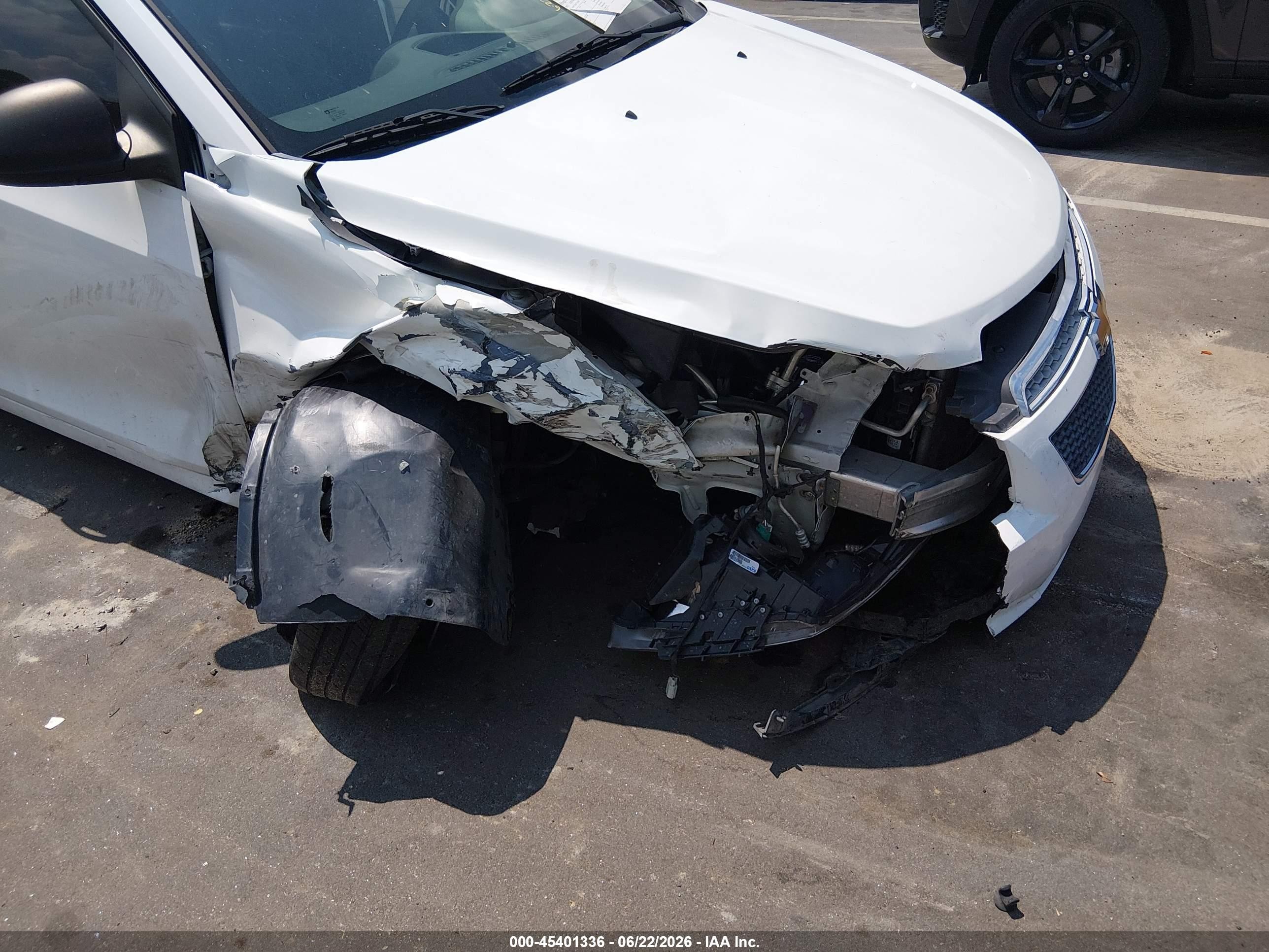 2012 Chevrolet Cruze Ls White vin: 1G1PC5SH3C7318785