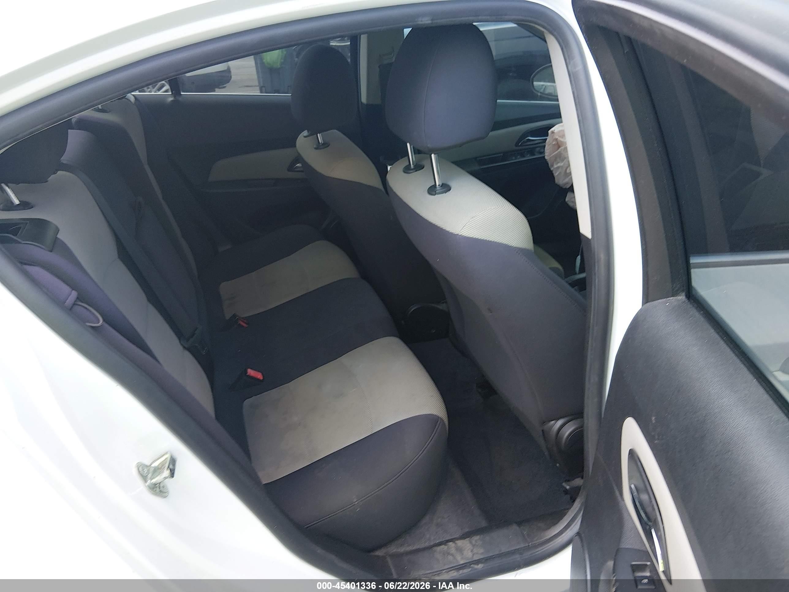 2012 Chevrolet Cruze Ls White vin: 1G1PC5SH3C7318785