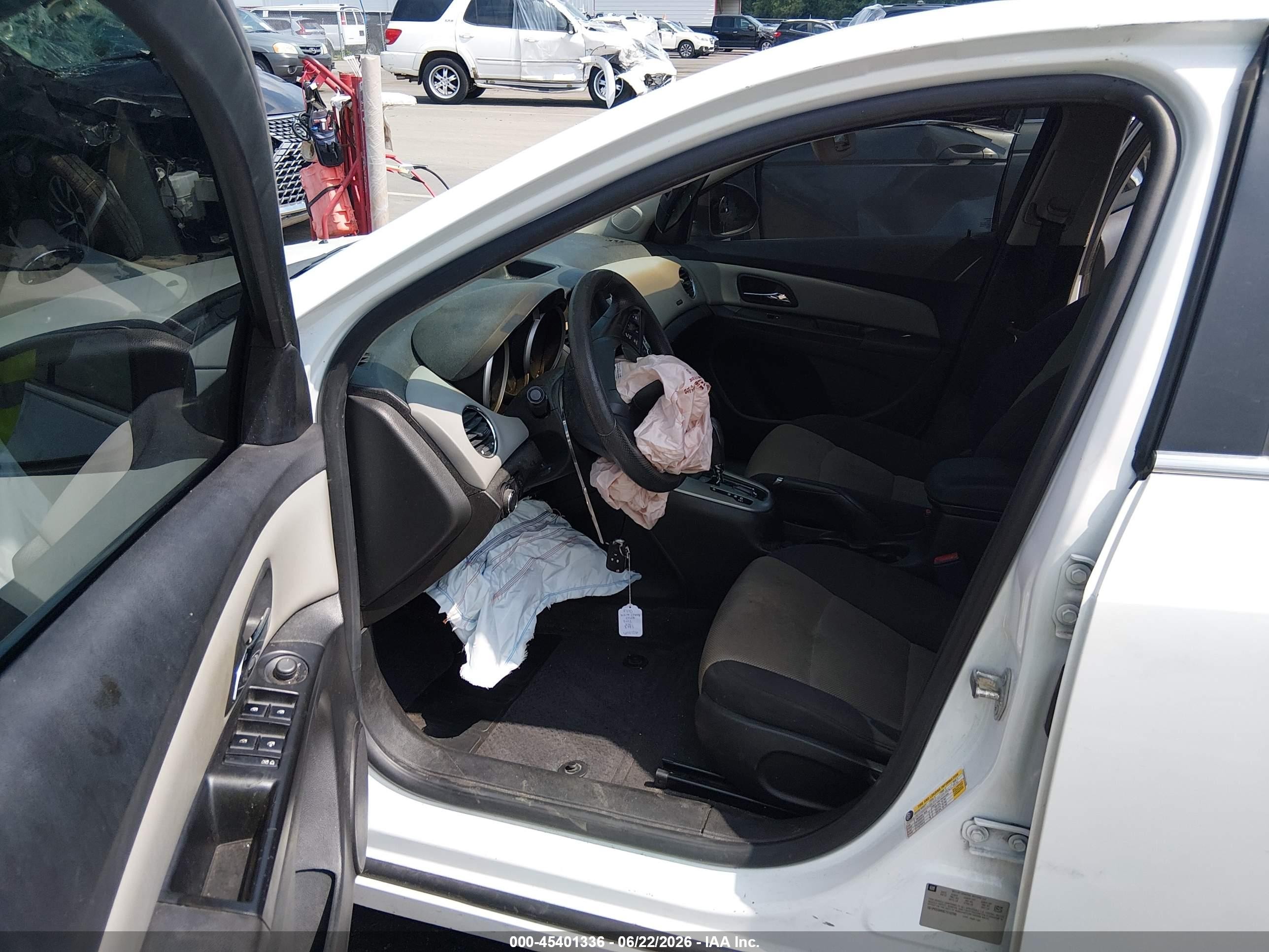 2012 Chevrolet Cruze Ls White vin: 1G1PC5SH3C7318785