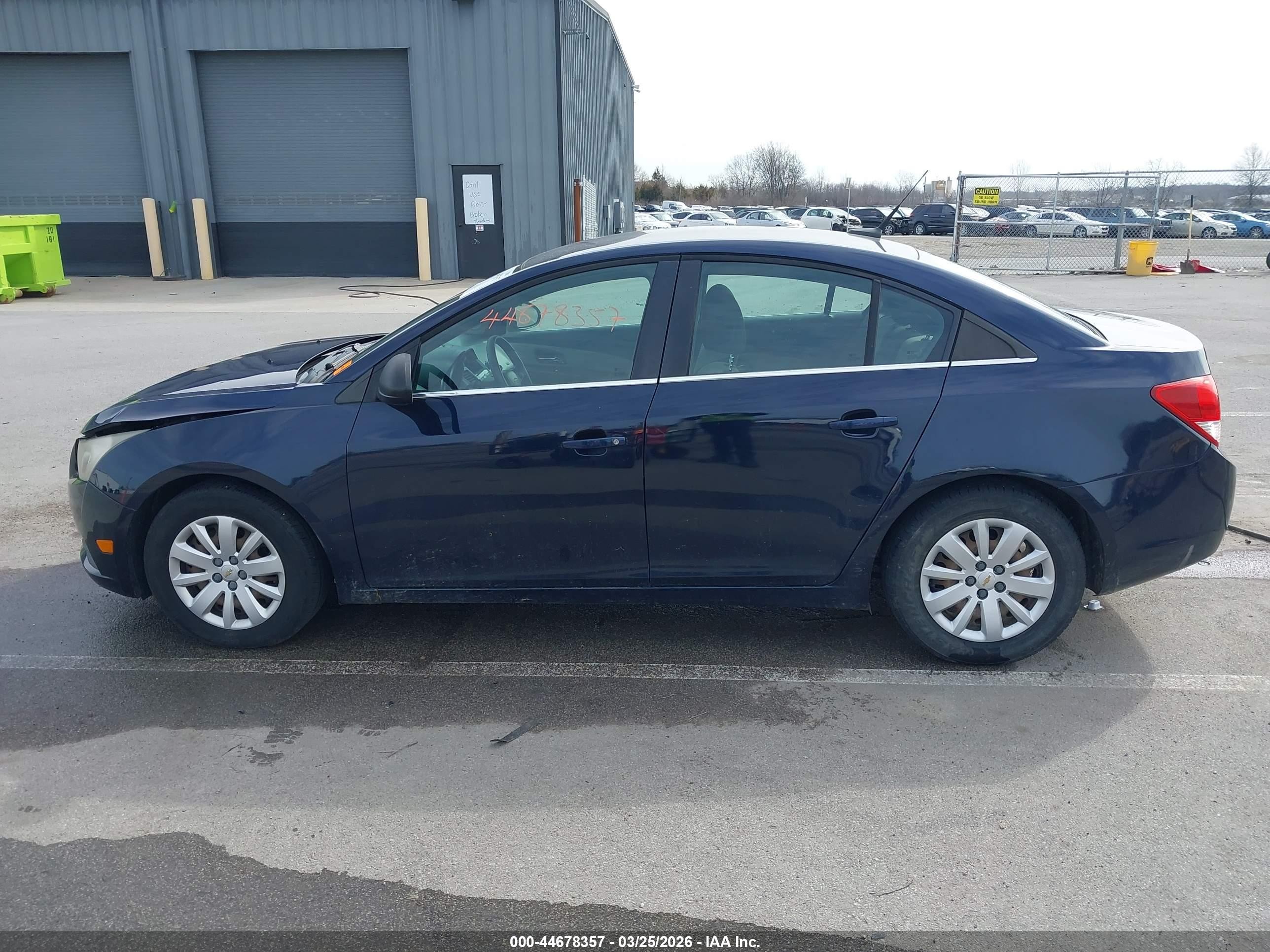 2011 Chevrolet Cruze Ls Blue vin: 1G1PC5SH4B7128542
